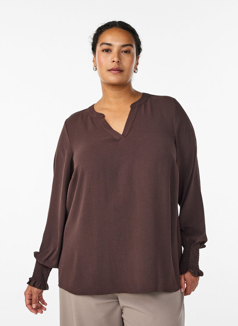 Blouse avec poignets smock&eacute;s et col en V, Marron, Model image number 0