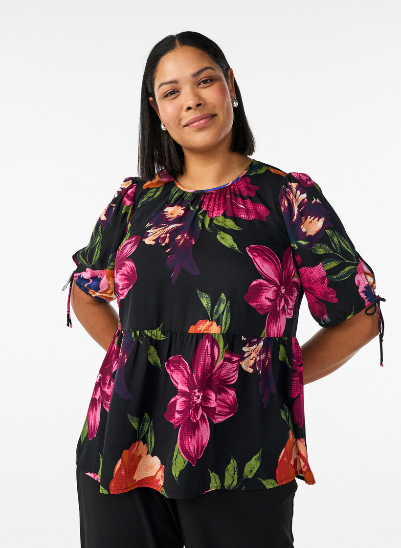 Blouse &agrave; imprim&eacute; floral et p&eacute;plum, Noir, Model image number 0