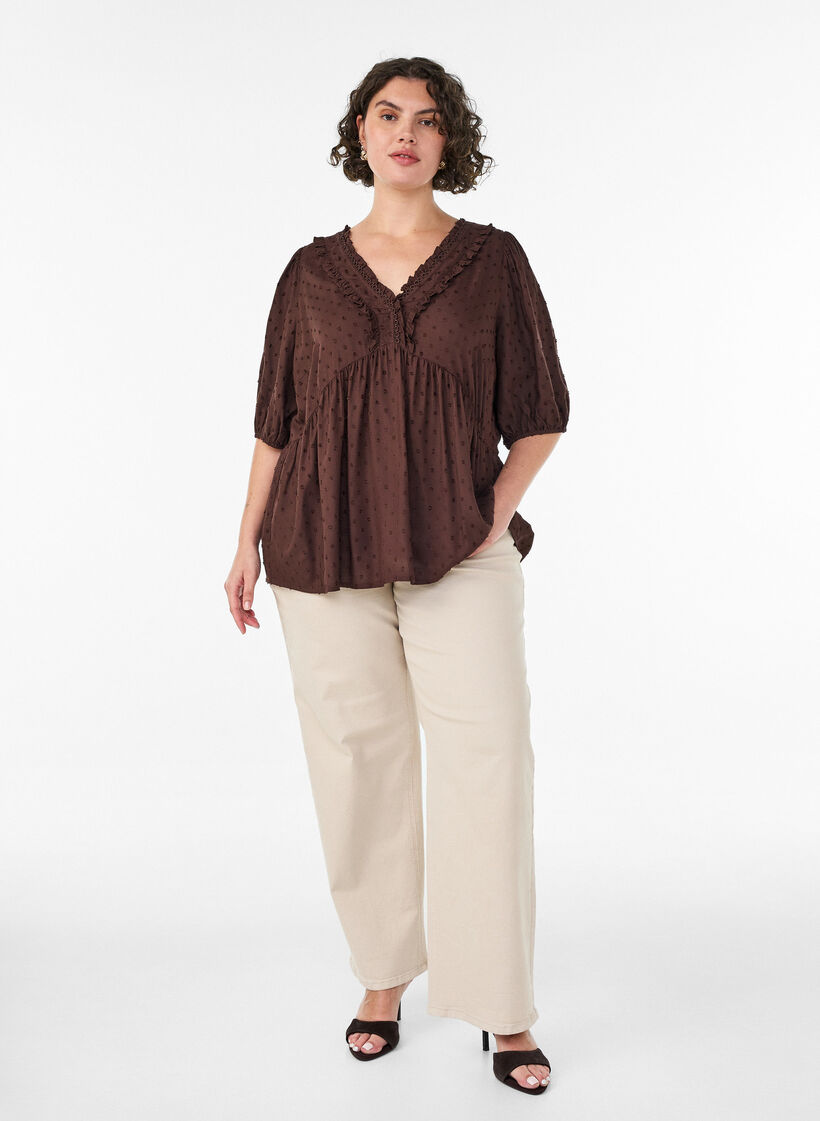 Blouse en viscose avec texture &agrave; pois et col V, Marron, Model image number 1