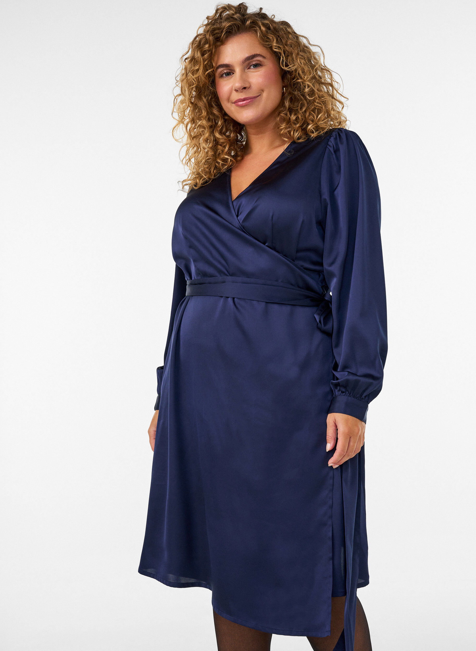 ZizziRobe courte en satin avec coupe portefeuille, Bleu, Model image number 0