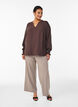 Blouse avec poignets smock&eacute;s et col en V, Marron, Model image number 1