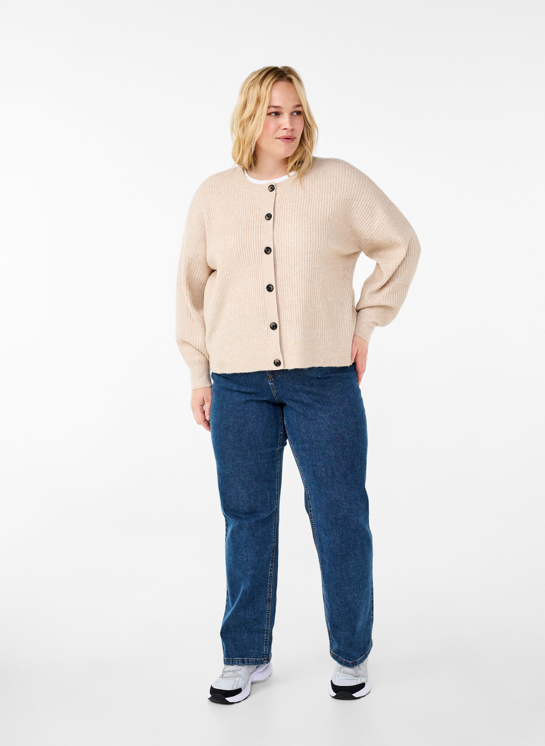 Zizzi Cardigan en tricot c&ocirc;tel&eacute; avec boutons, Beige, Model image number 1