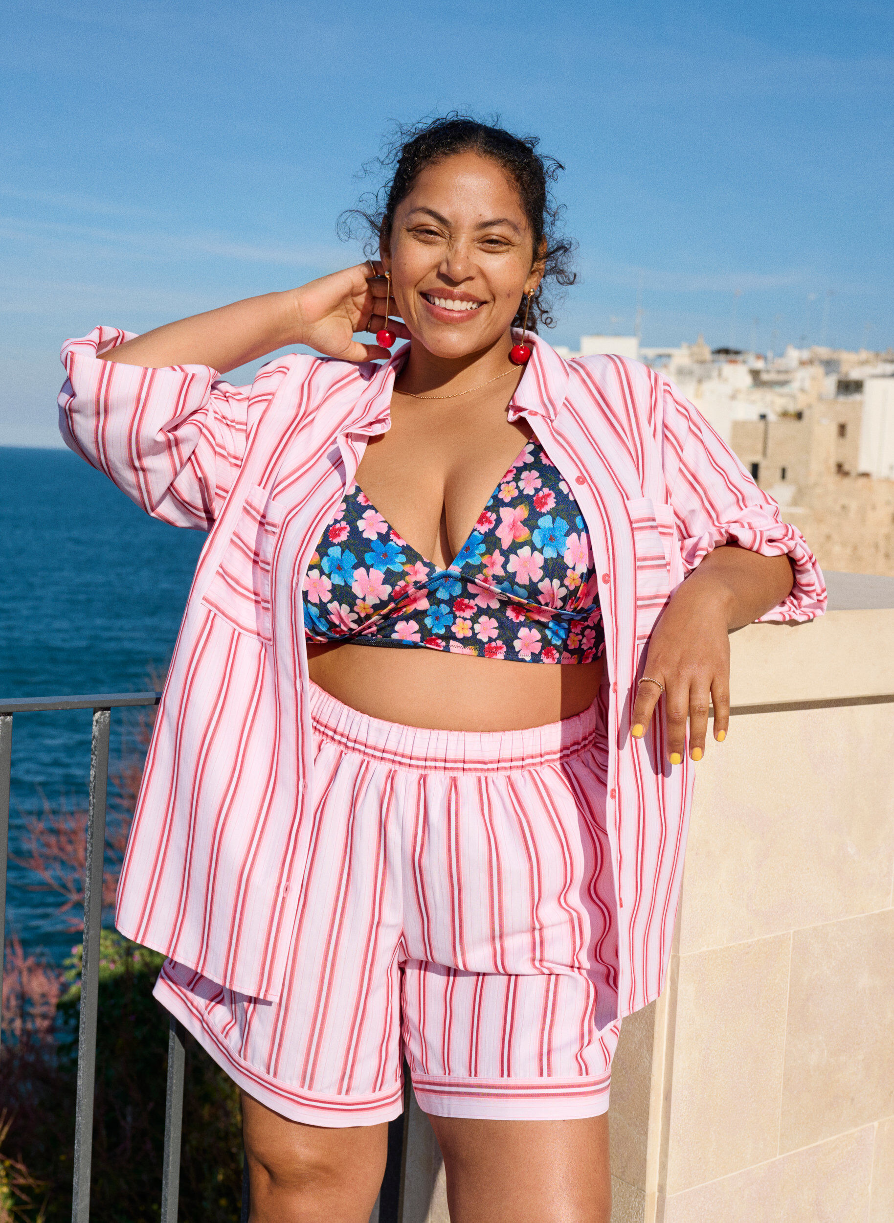 Zizzi Short ample avec rayures et poches, Rose, Image image number 0