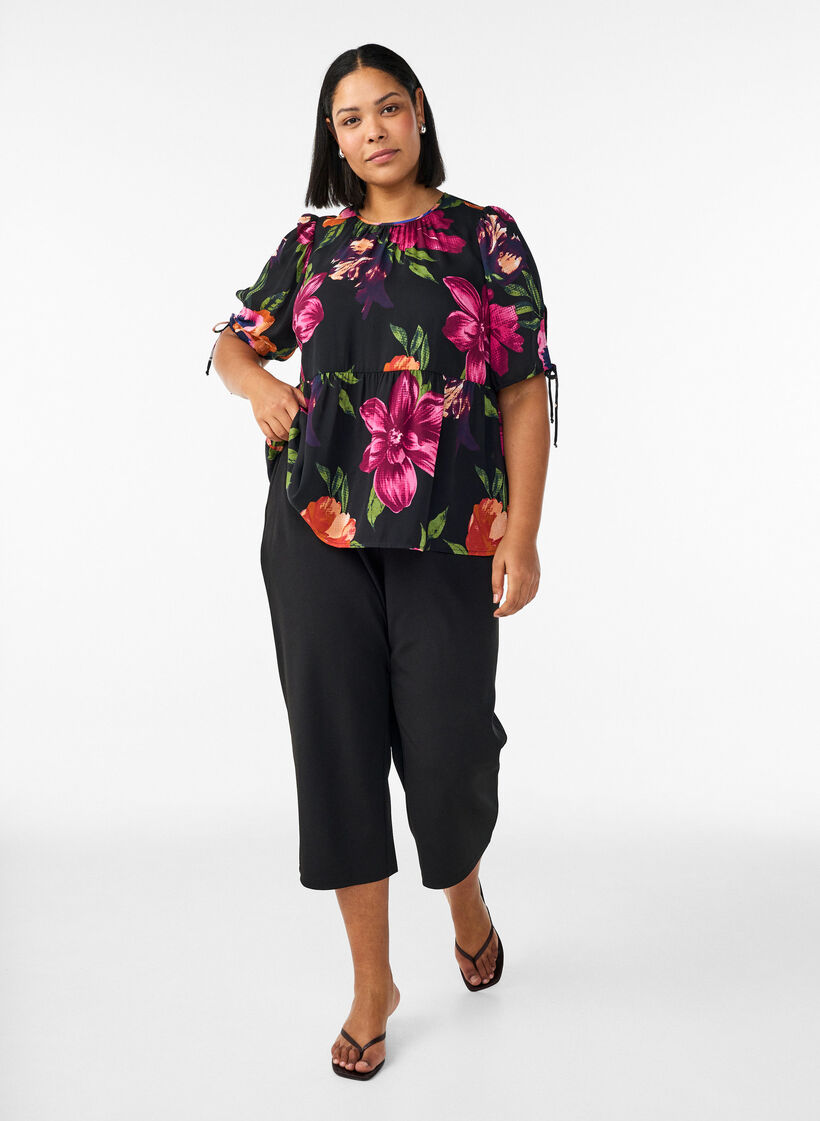 Blouse &agrave; imprim&eacute; floral et p&eacute;plum, Noir, Model image number 1