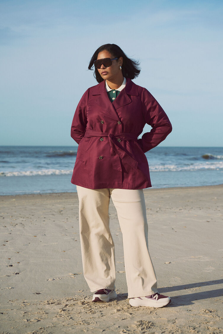 Trench-coat court avec ceinture, , Model