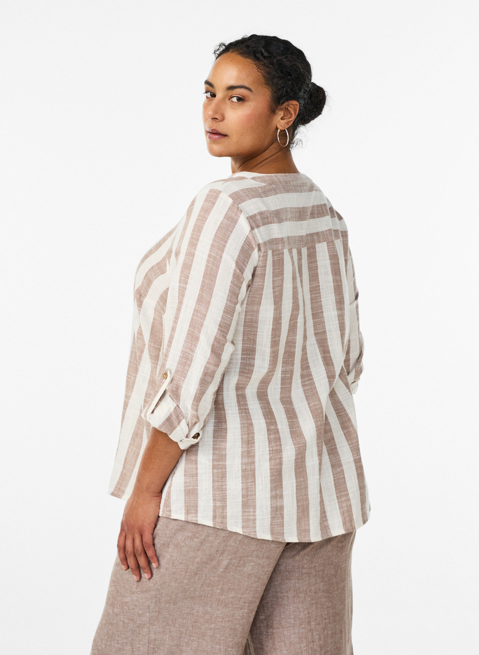 ZizziChemisier en coton avec col en V, Beige, Model image number 2