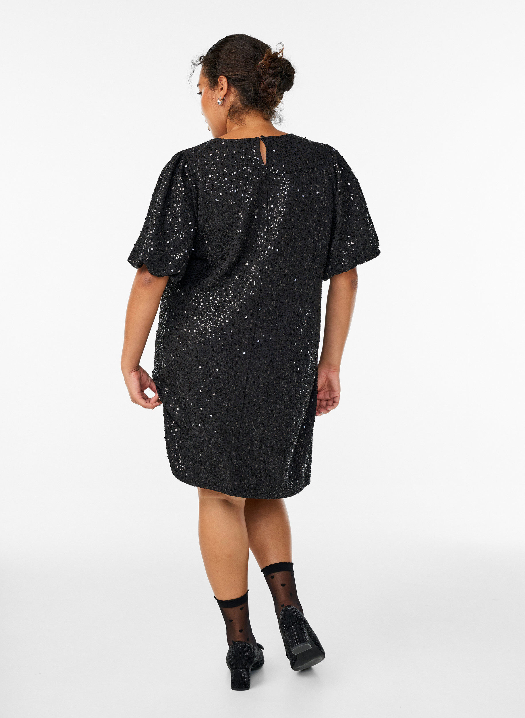 Zizzi Robe courte &agrave; sequins &agrave; manches bouffantes, Noir, Model image number 2