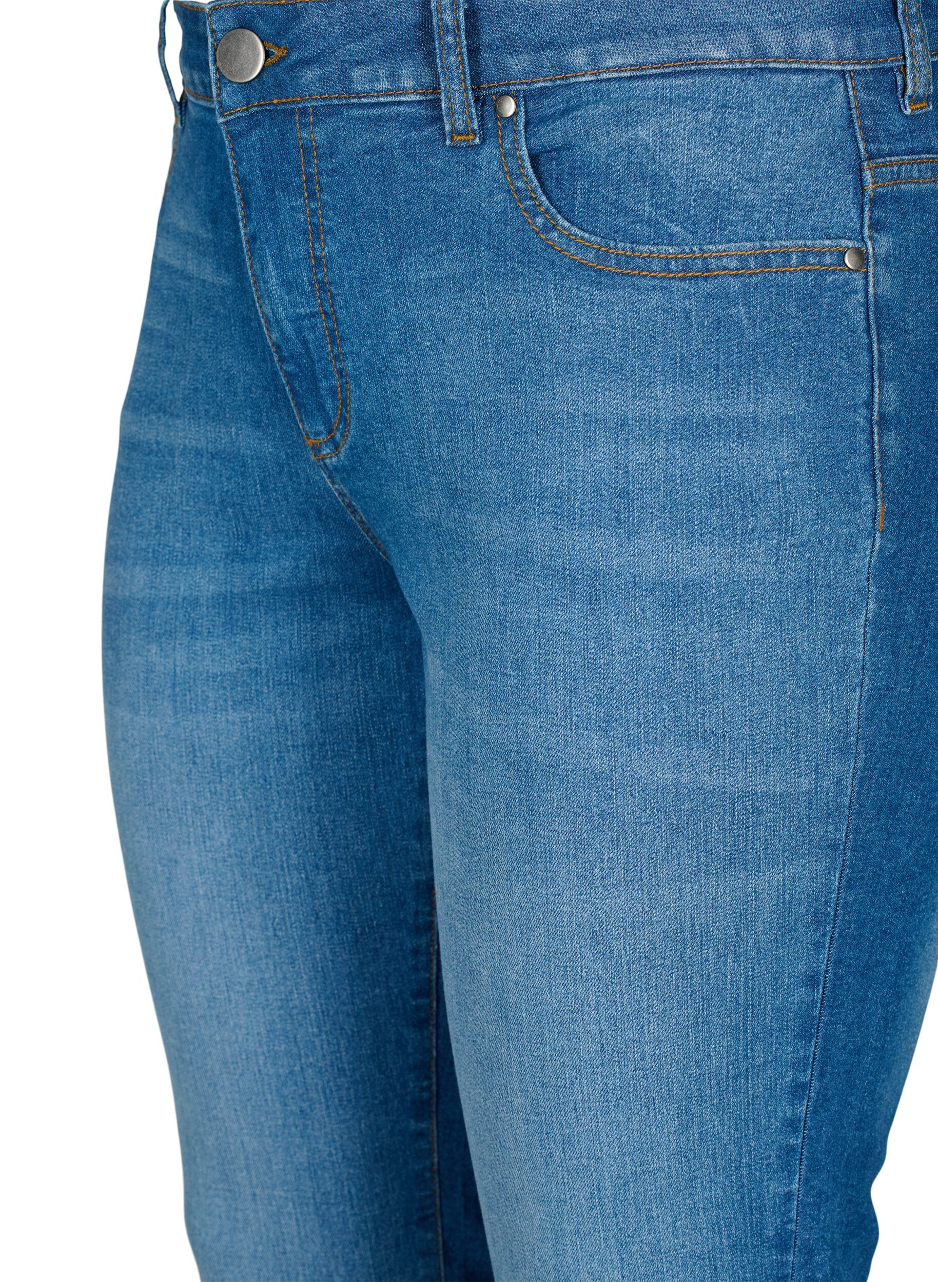 Zizzi Emily jeans avec taille r&eacute;guli&egrave;re et coupe slim, Blue denim, Packshot image number 2
