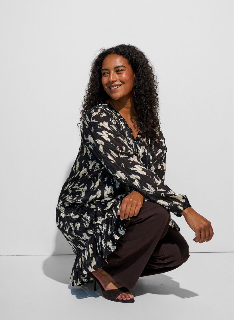 Robe &agrave; motifs avec volants et manches longues, Noir, Model image number 0
