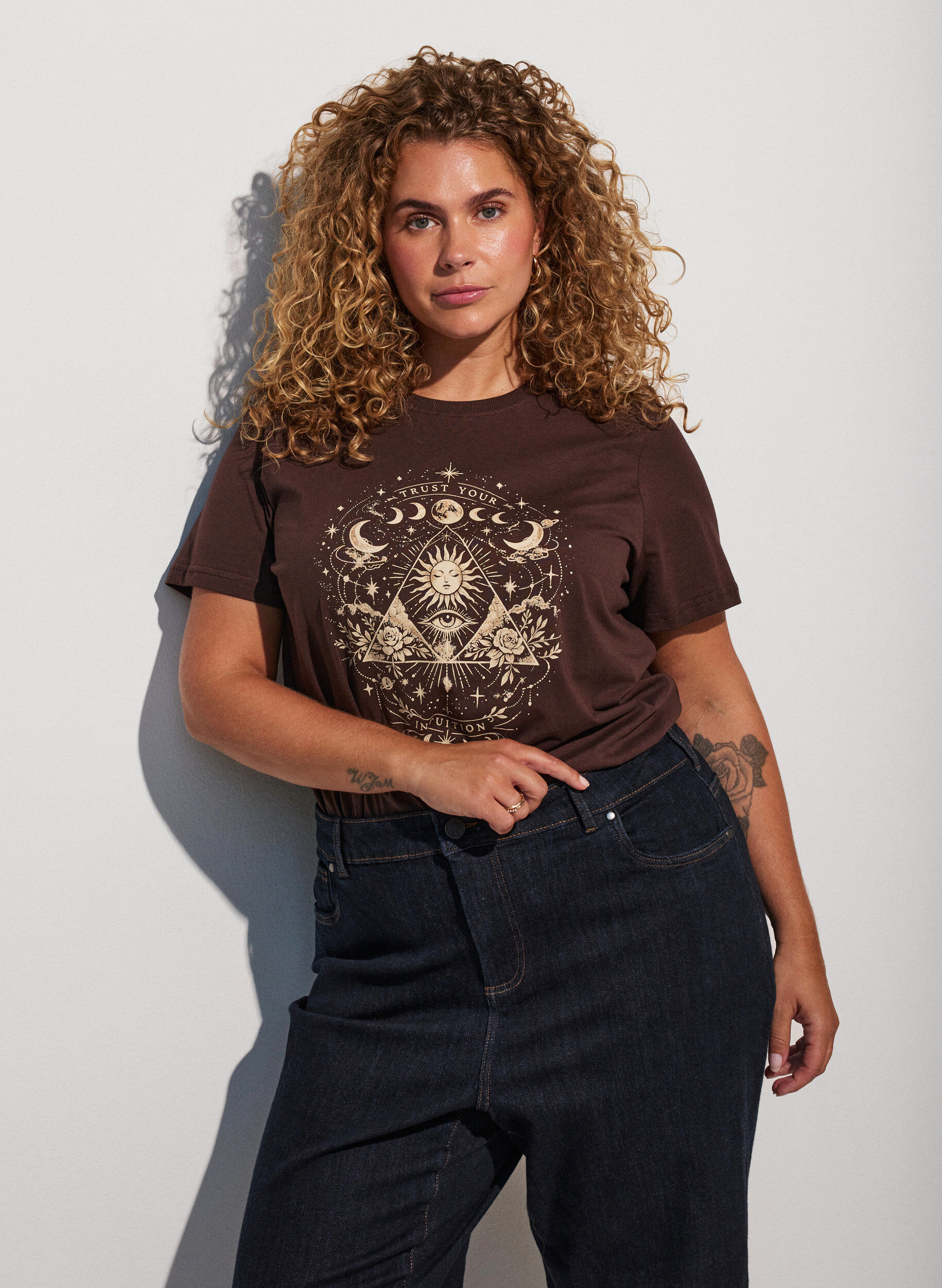 ZizziT-shirt en coton avec imprim&eacute; devant, Marron, Model image number 0