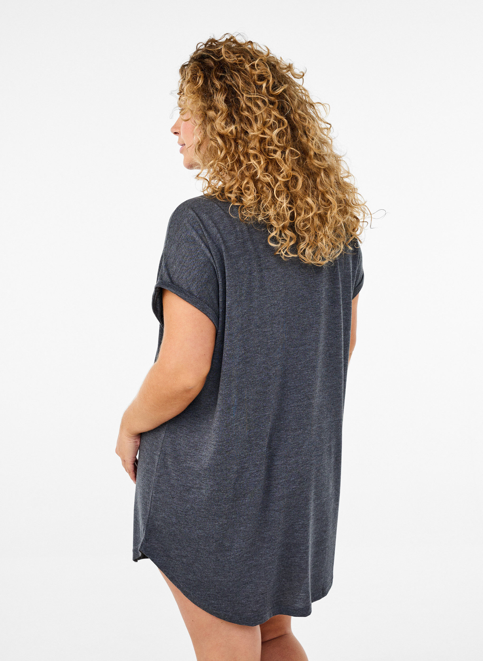 Zizzi Chemise de nuit &agrave; manches courtes avec imprim&eacute; de texte, , Model image number 2