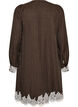 Robe mi-longue avec de fines rayures et des finitions en dentelle, Marron, Packshot image number 1