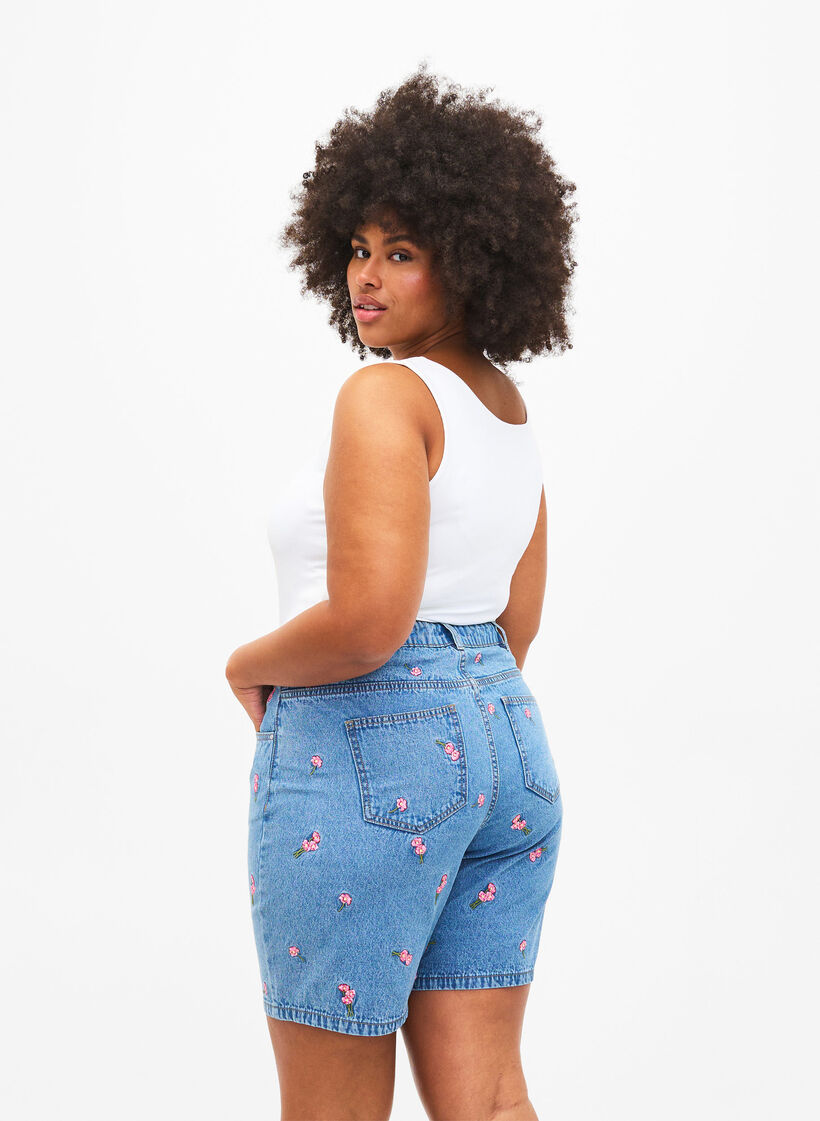 Shorts en jean avec des fleurs brodées, Bleu Clair, Model image number 2