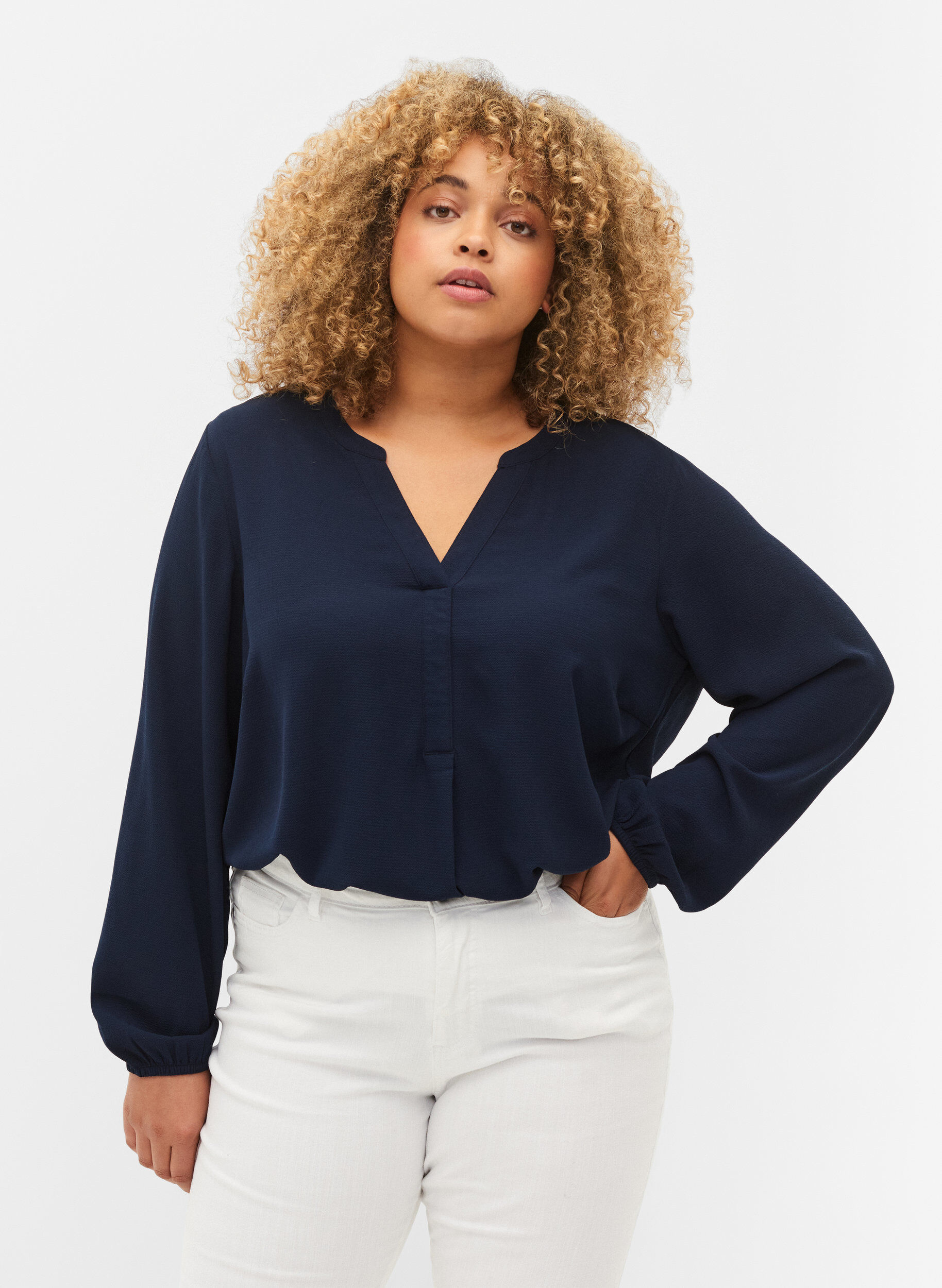 Zizzi Haut de couleur unie avec col en V, Navy Blazer, Model image number 0