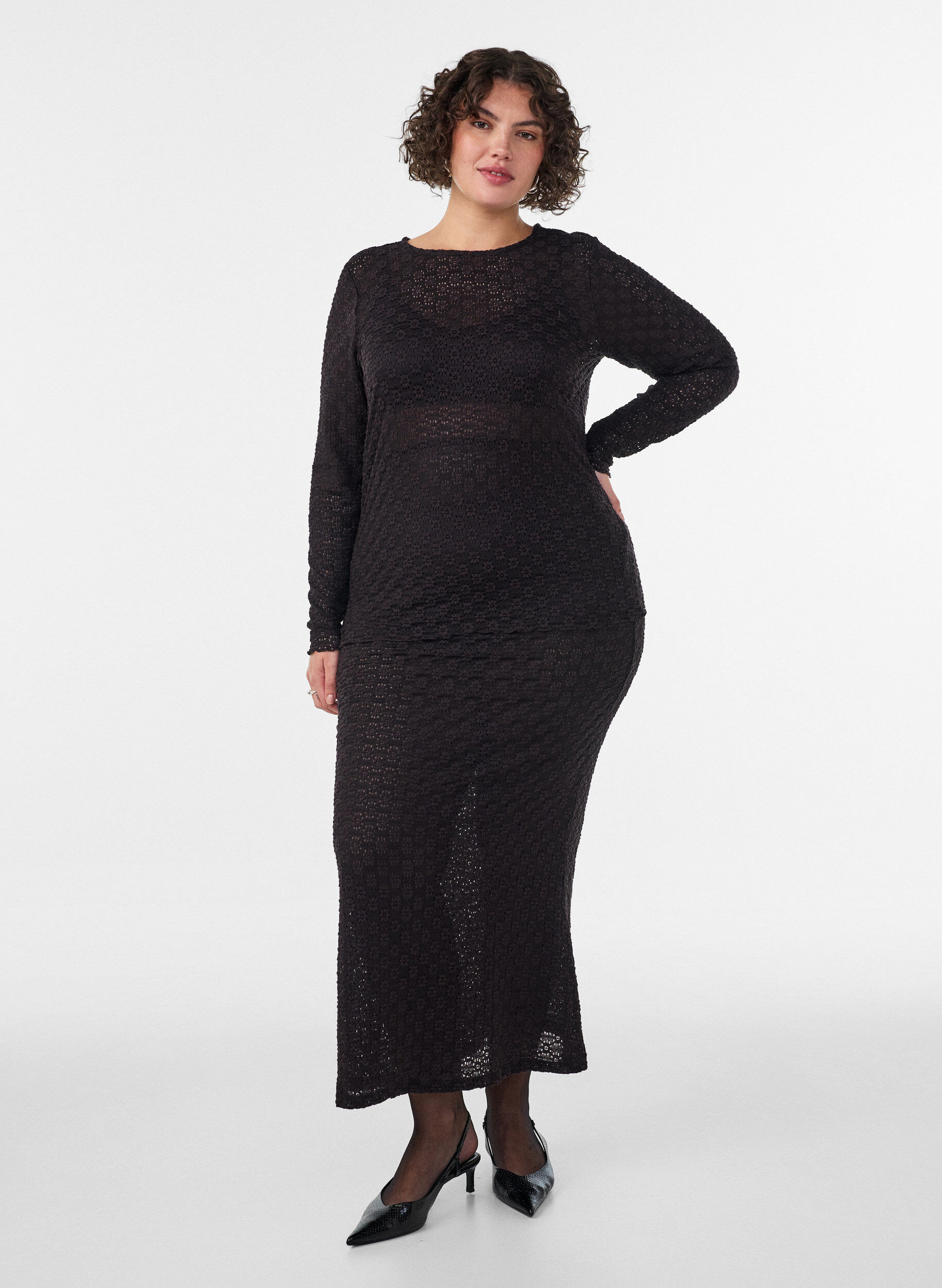 ZizziBlouse avec motif &agrave; &oelig;illets et manches longues, Noir, Model image number 1