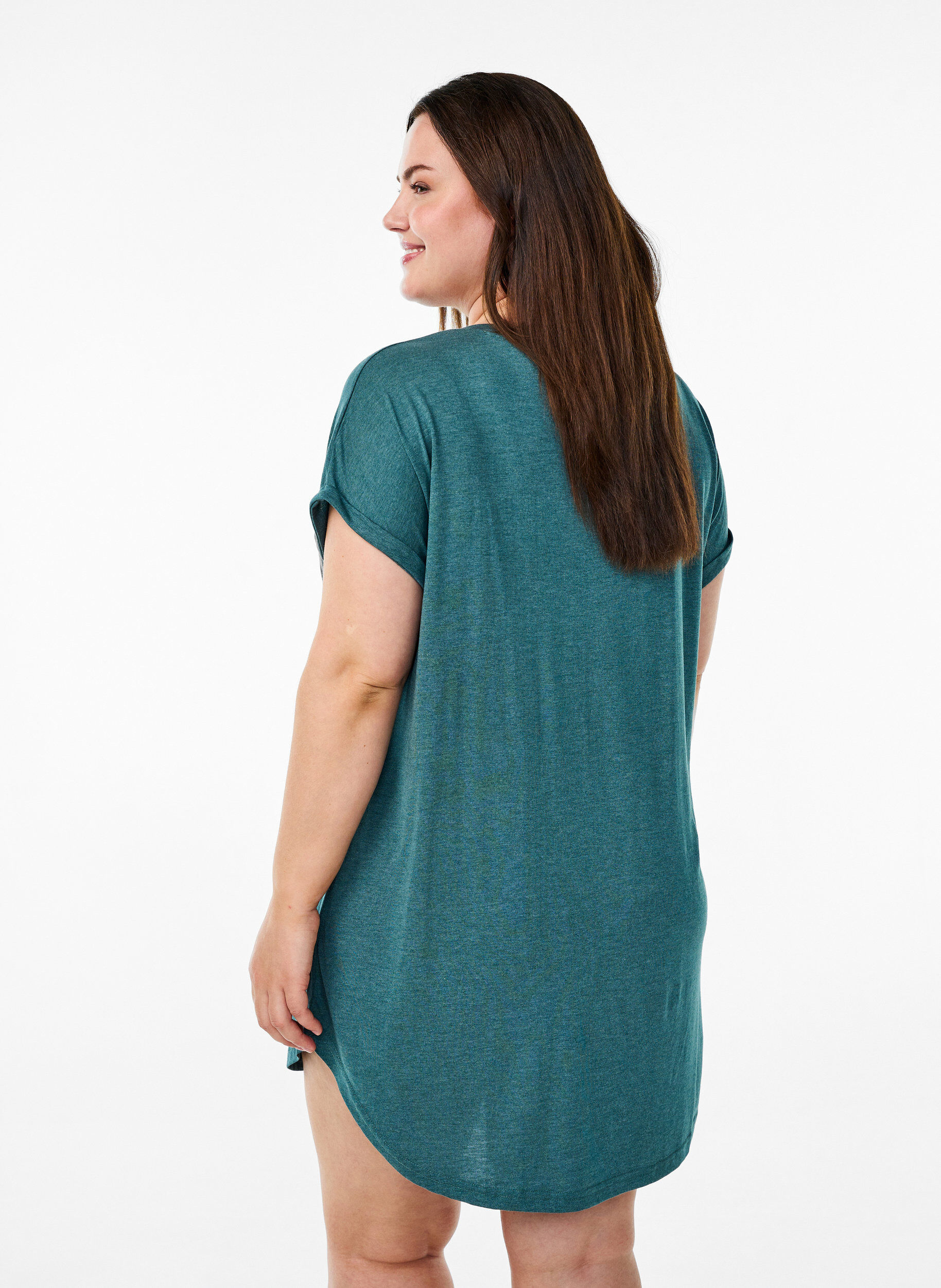 Zizzi Chemise de nuit &agrave; manches courtes avec imprim&eacute; de texte, Vert fonc&eacute;, Model image number 2