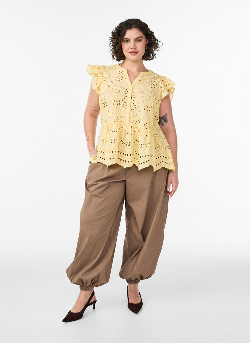 Blouse sans manches en broderie anglaise avec volants, Jaune clair, Model image number 1