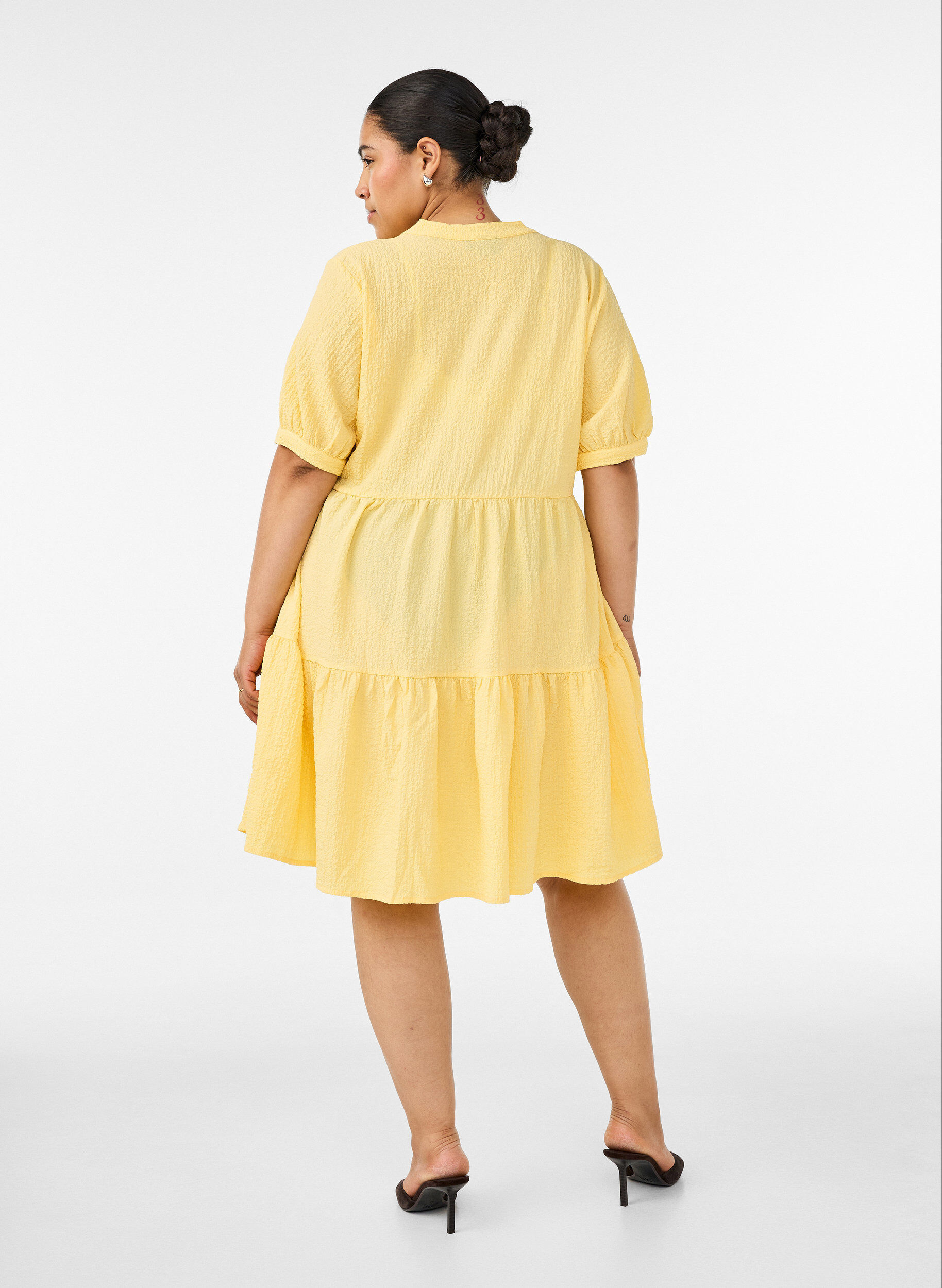 ZizziRobe courte &agrave; coupe &eacute;vas&eacute;e, Jaune clair, Model image number 2