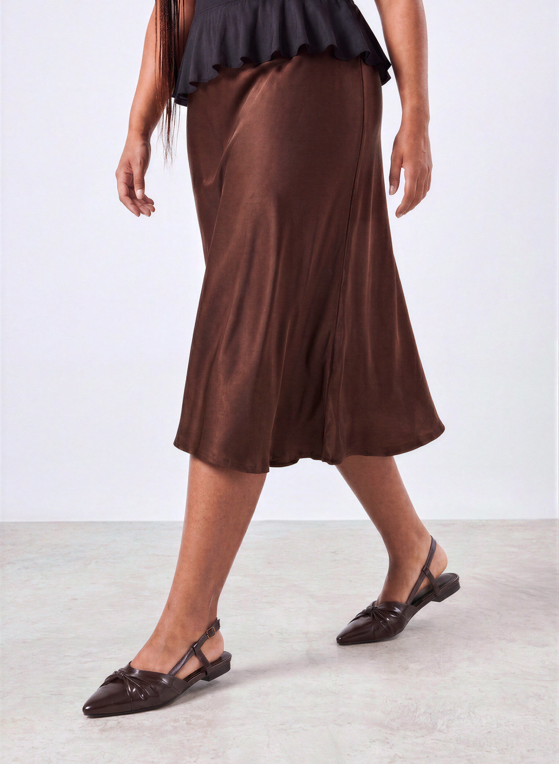 Slingback avec n&oelig;ud et aspect verni, Marron, Model