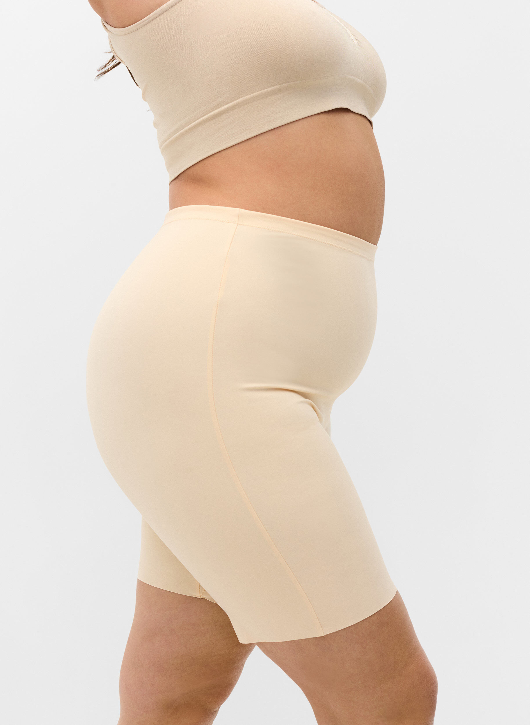 Zizzi Short shapewear l&eacute;ger &agrave; taille haute, Beige, Model image number 2
