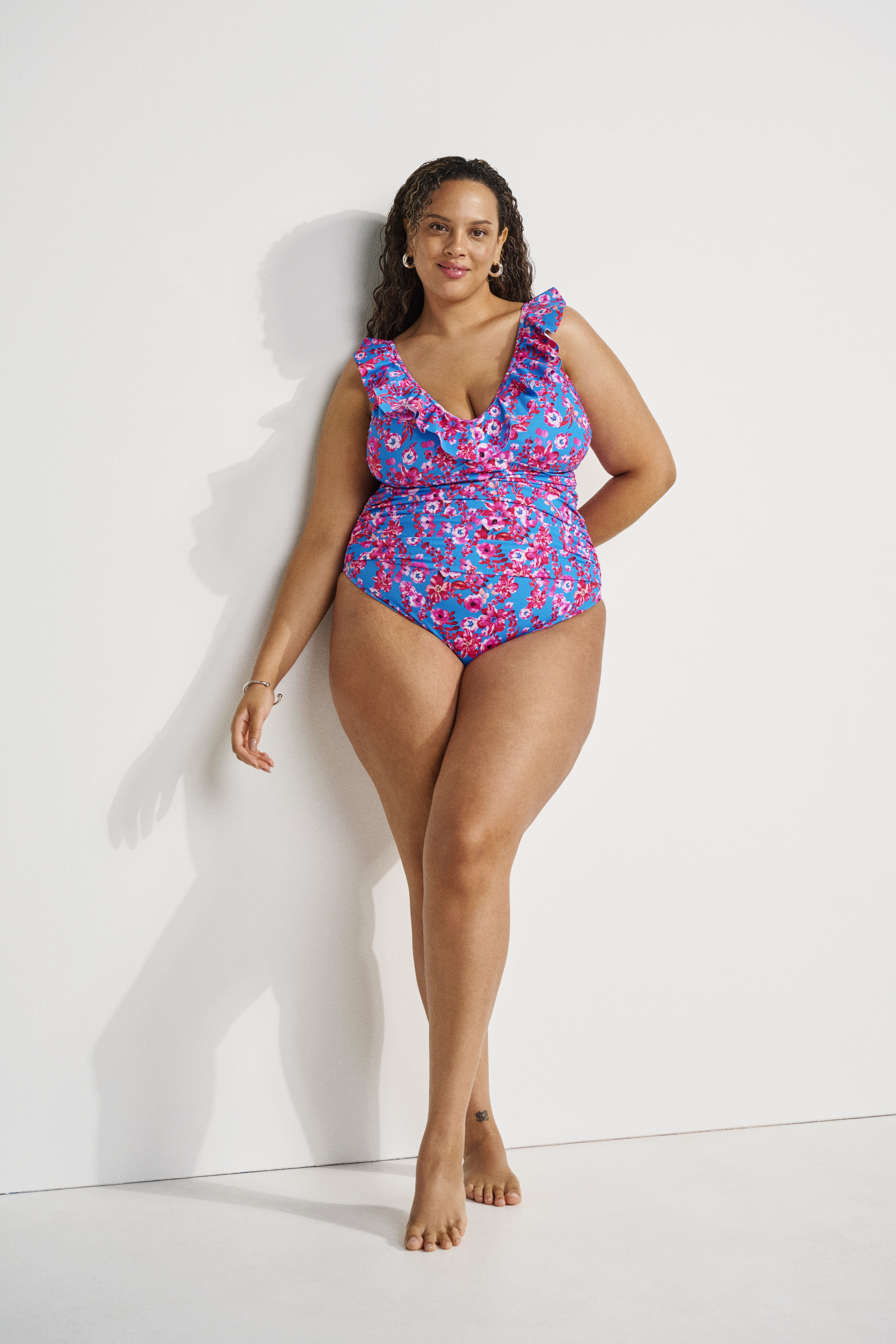 Maillot de bain &agrave; fleurs avec volants, , Model