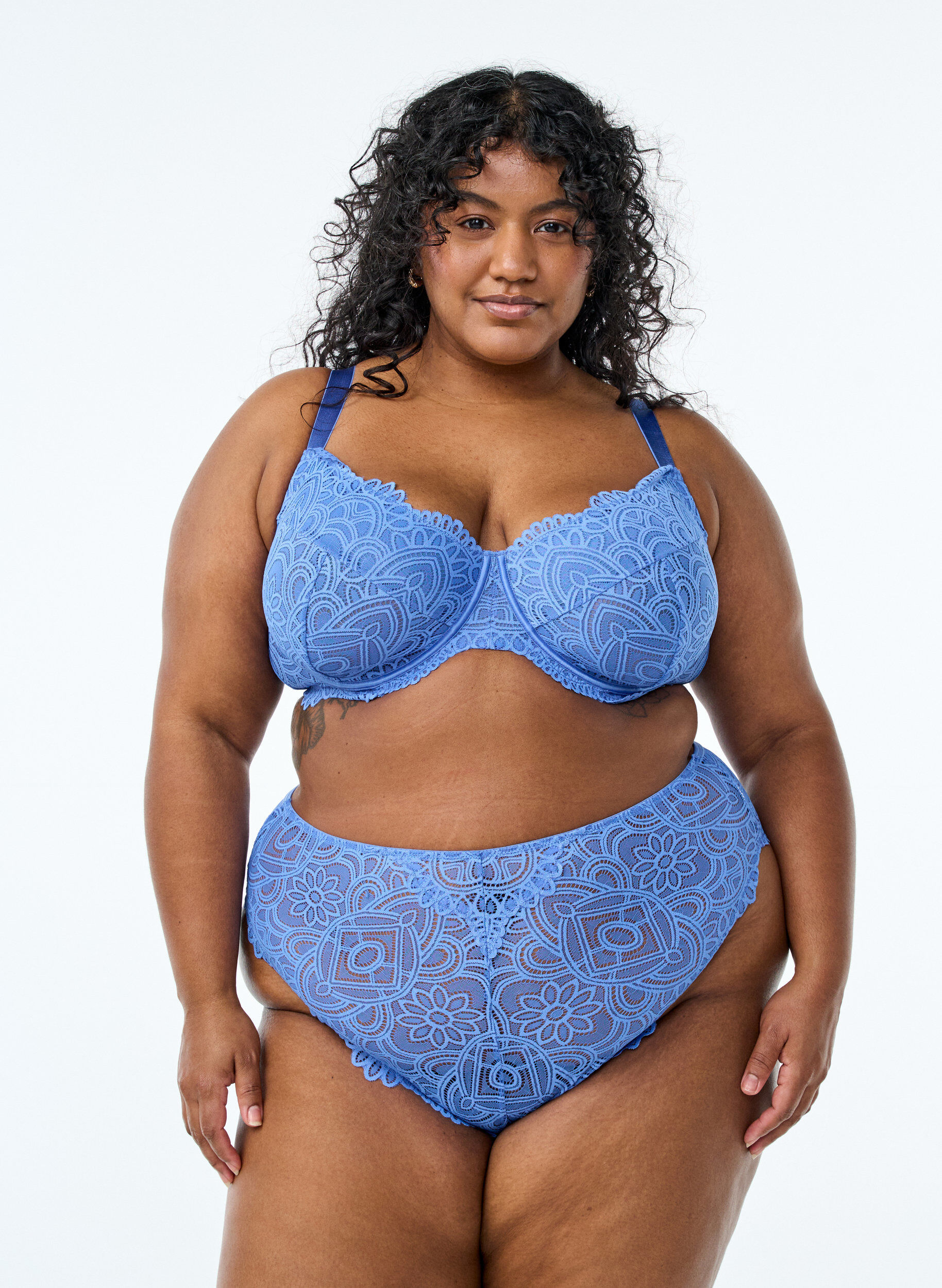 Zizzi Soutien-gorge corbeille en dentelle avec armatures, Bleu, Model image number 1
