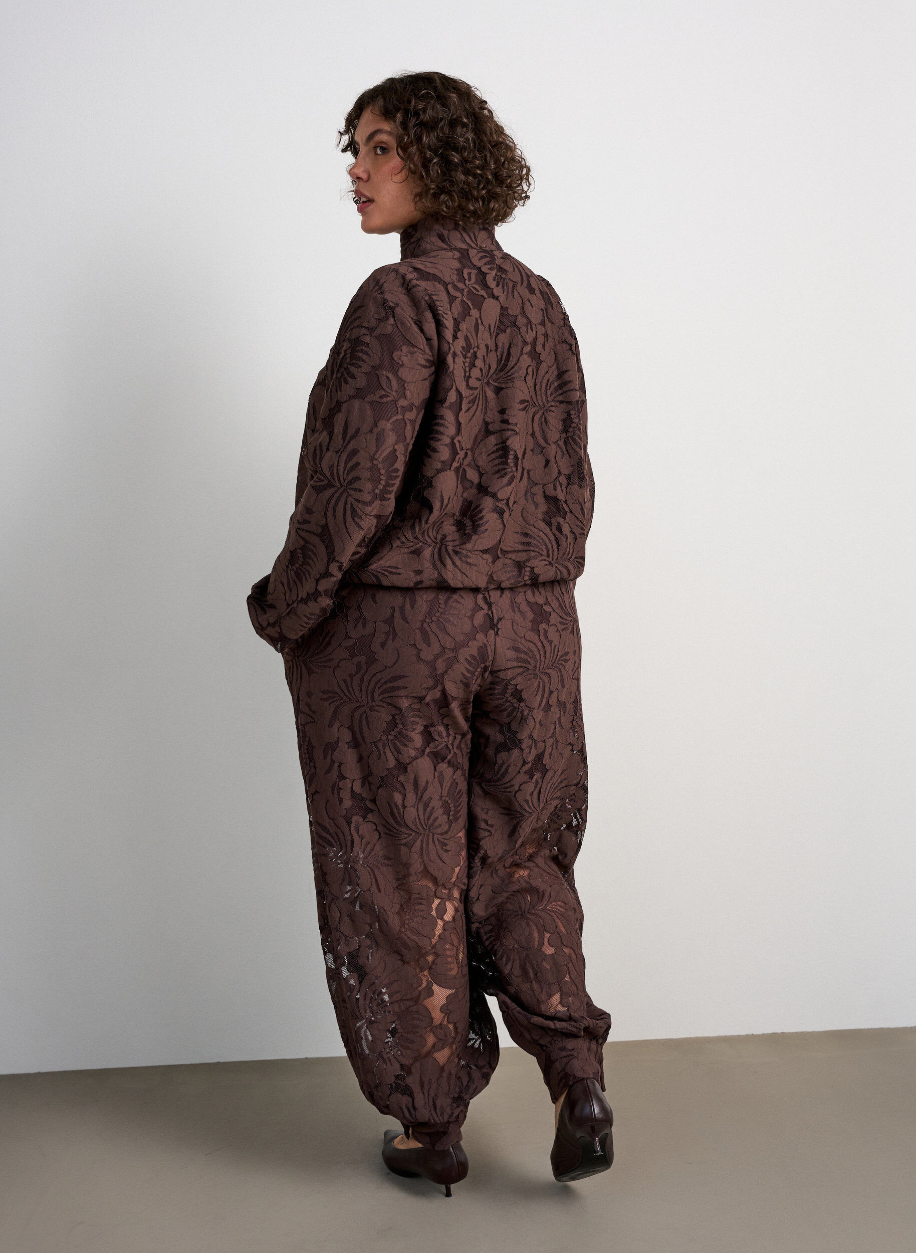ZizziPantalon ballon en dentelle avec short int&eacute;rieur, Marron, Model image number 1