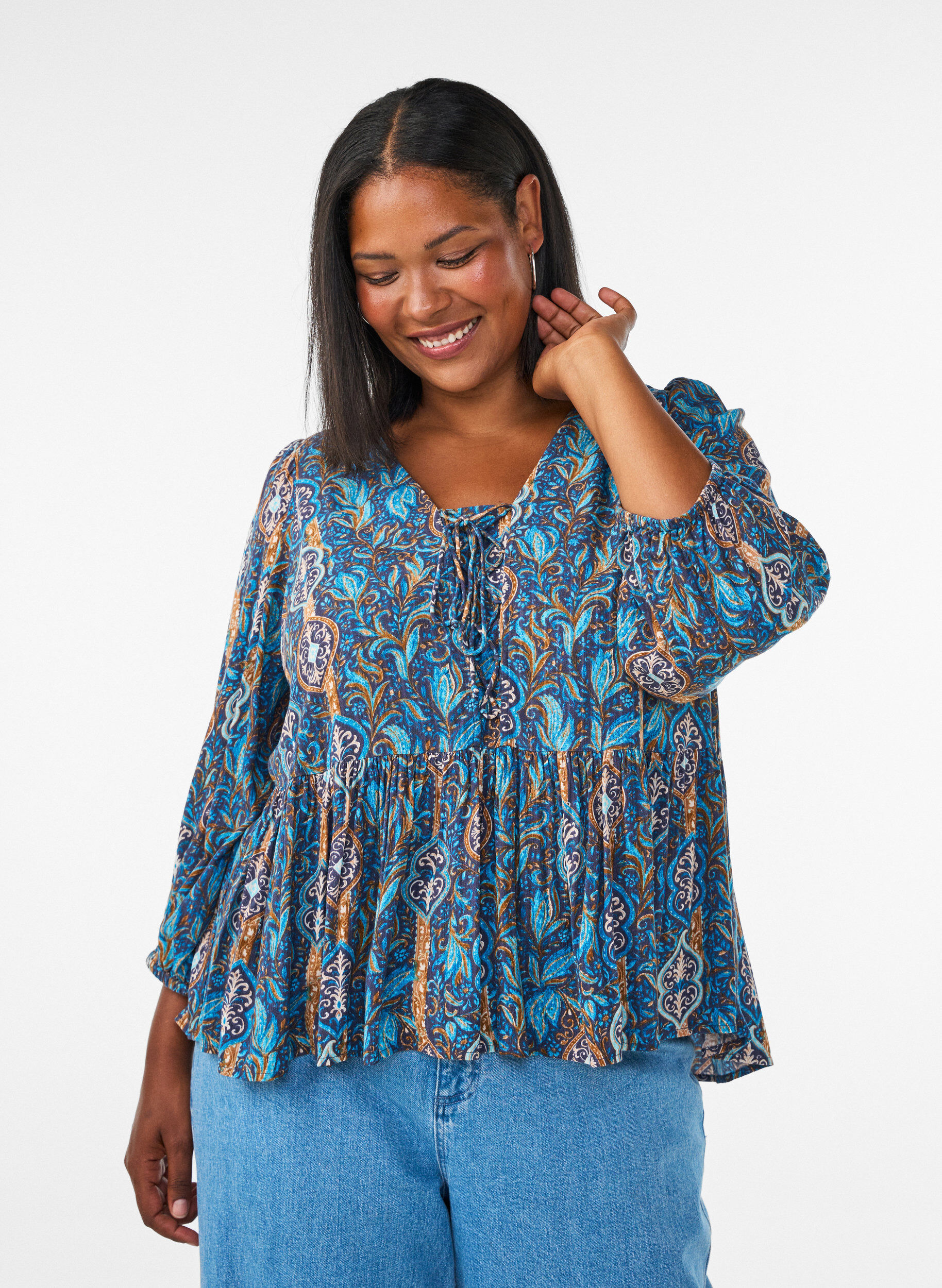 Blouse &agrave; imprim&eacute; cachemire et d&eacute;tails en dentelle, Bleu Clair, Model