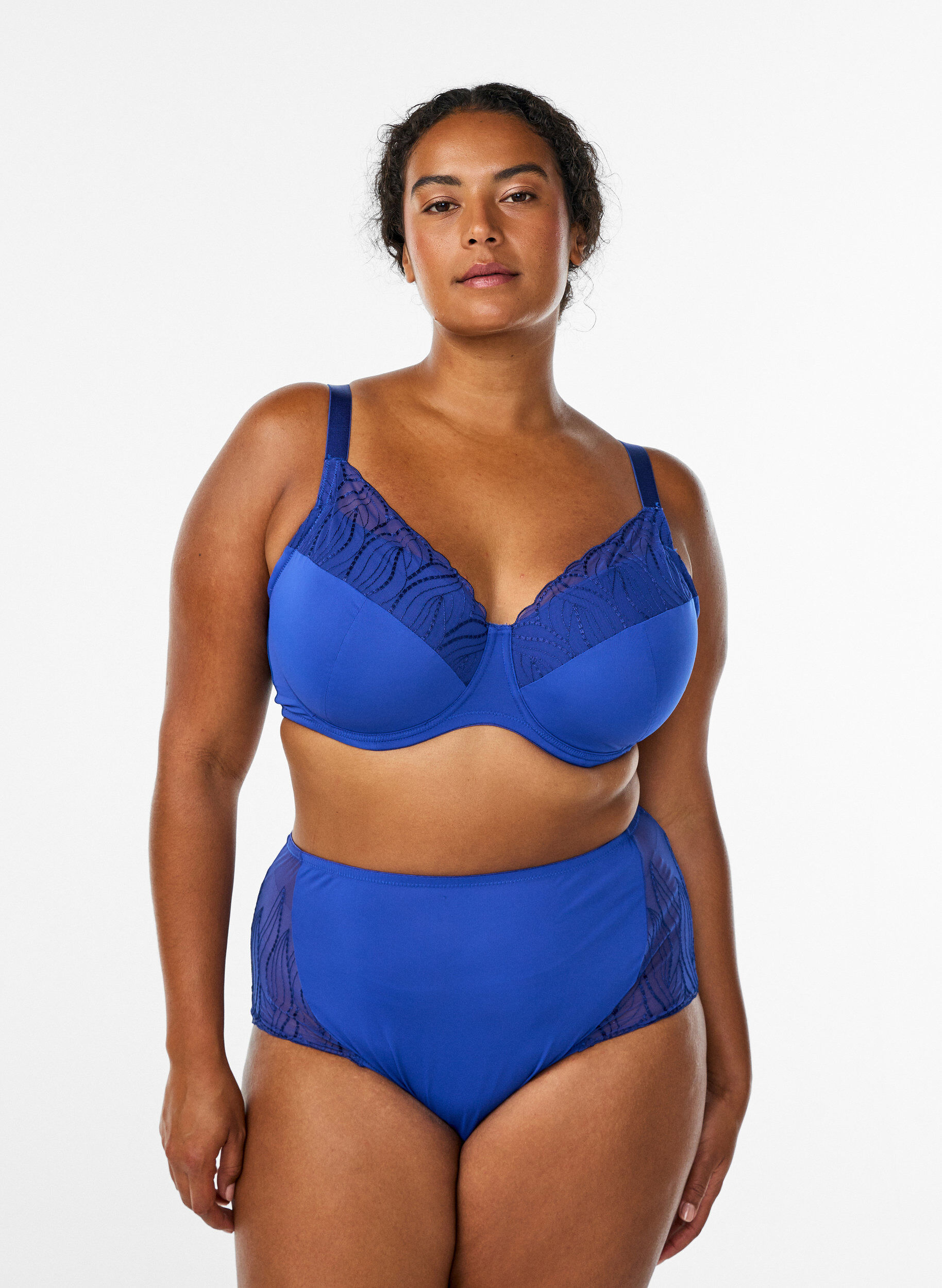 Culotte hipster en microfibre avec dentelle sur les c&ocirc;t&eacute;s, Bleu, Model