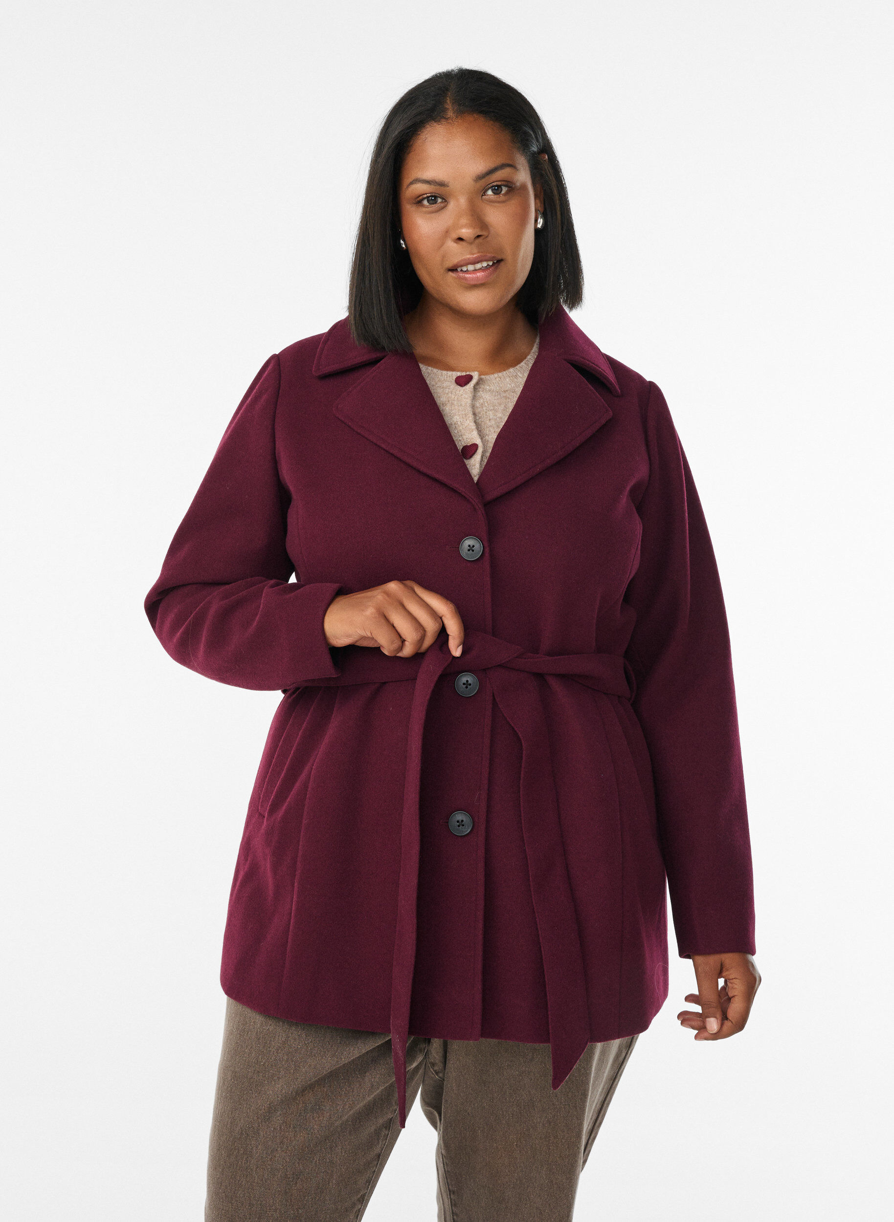 Manteau court avec une ceinture, Bordeaux fonc&eacute;, Model