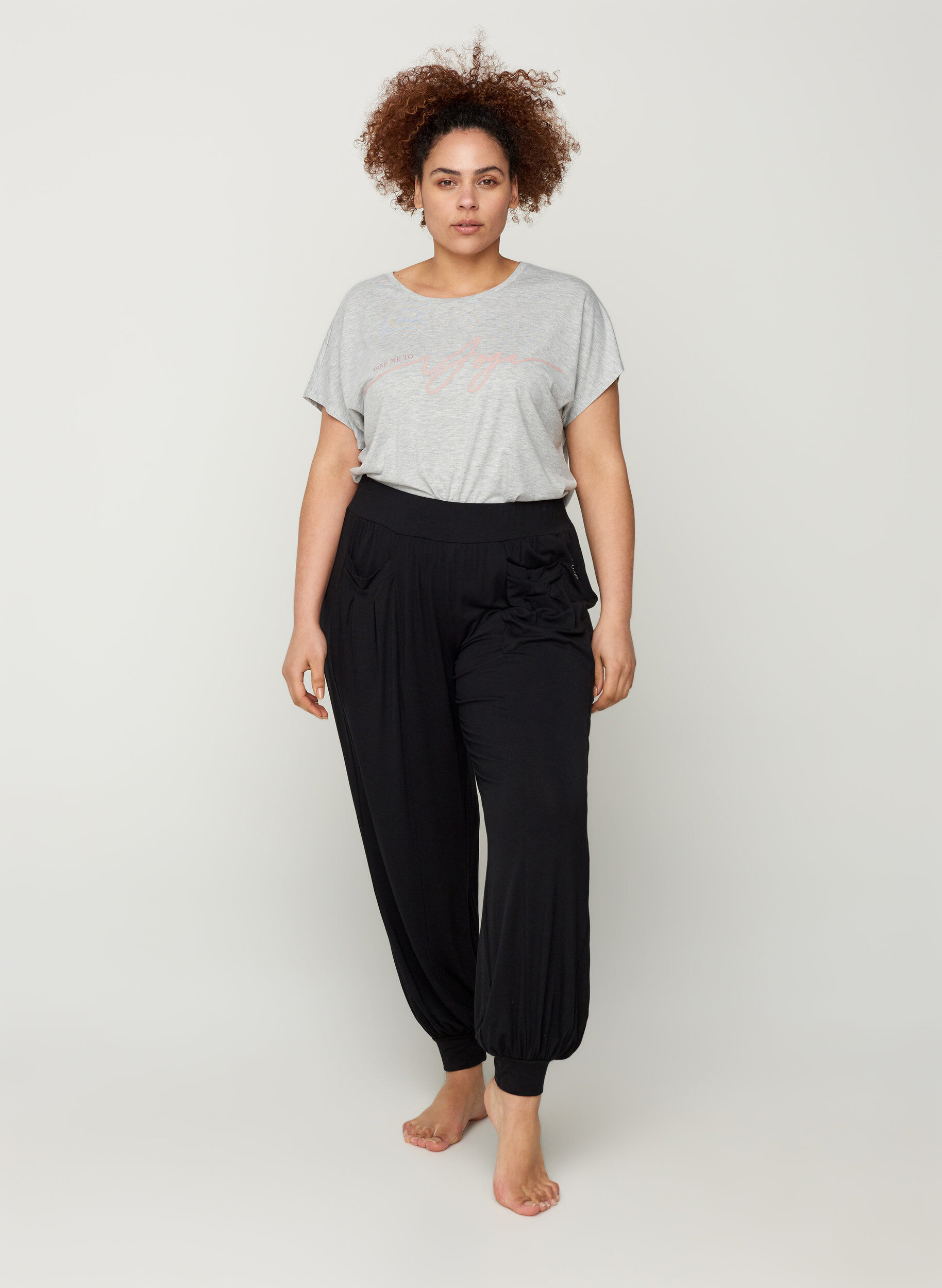 Zizzi Pantalon ample en viscose avec poches, Black, Model image number 2