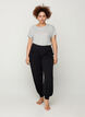 Pantalon ample en viscose avec poches, Black, Model image number 2