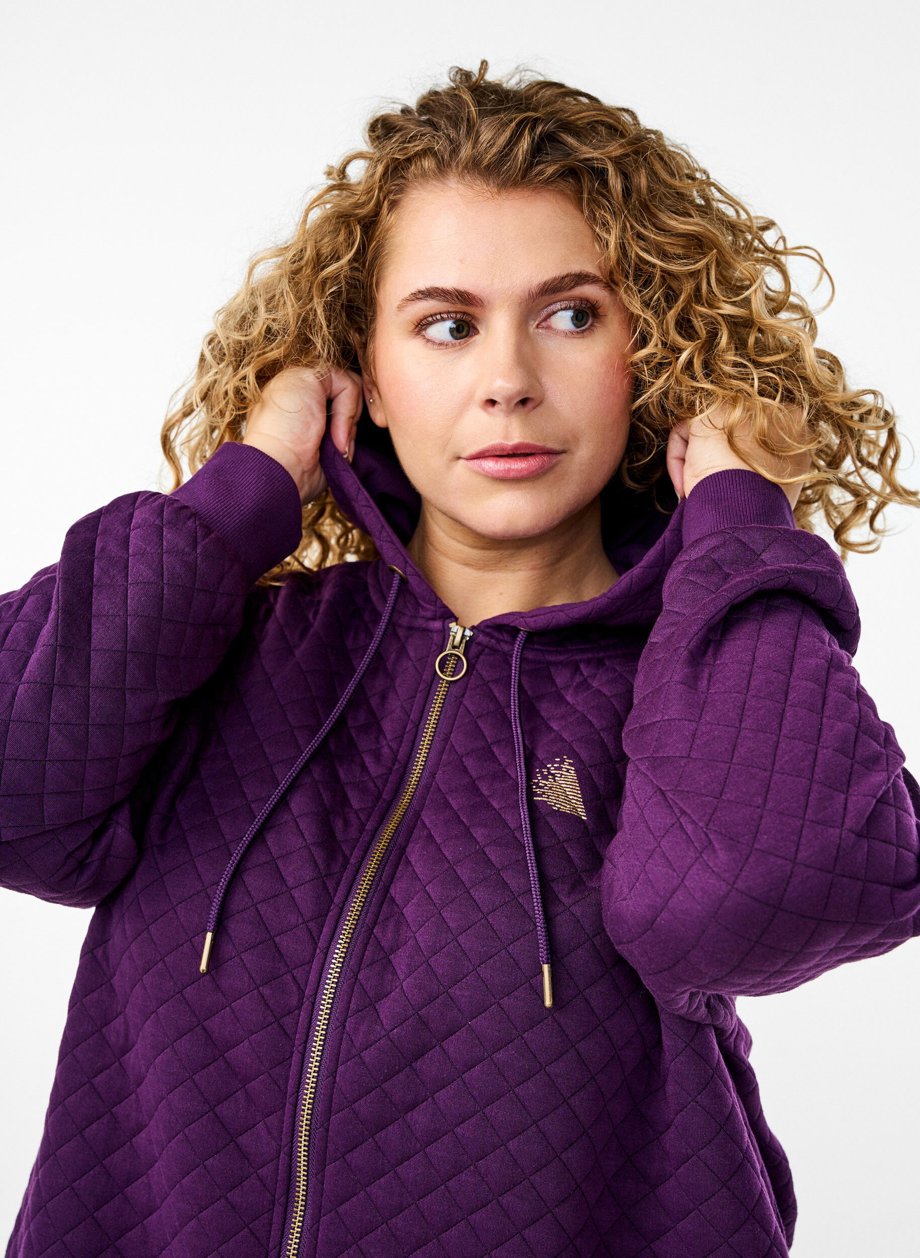 Zizzi Cardigan de sport long matelass&eacute; avec fermeture &eacute;clair, Violet, Model image number 3