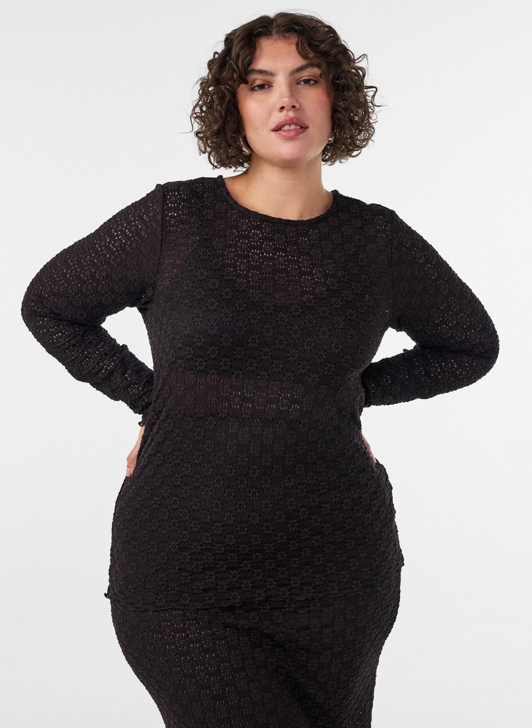 ZizziBlouse avec motif &agrave; &oelig;illets et manches longues, Noir, Model image number 0