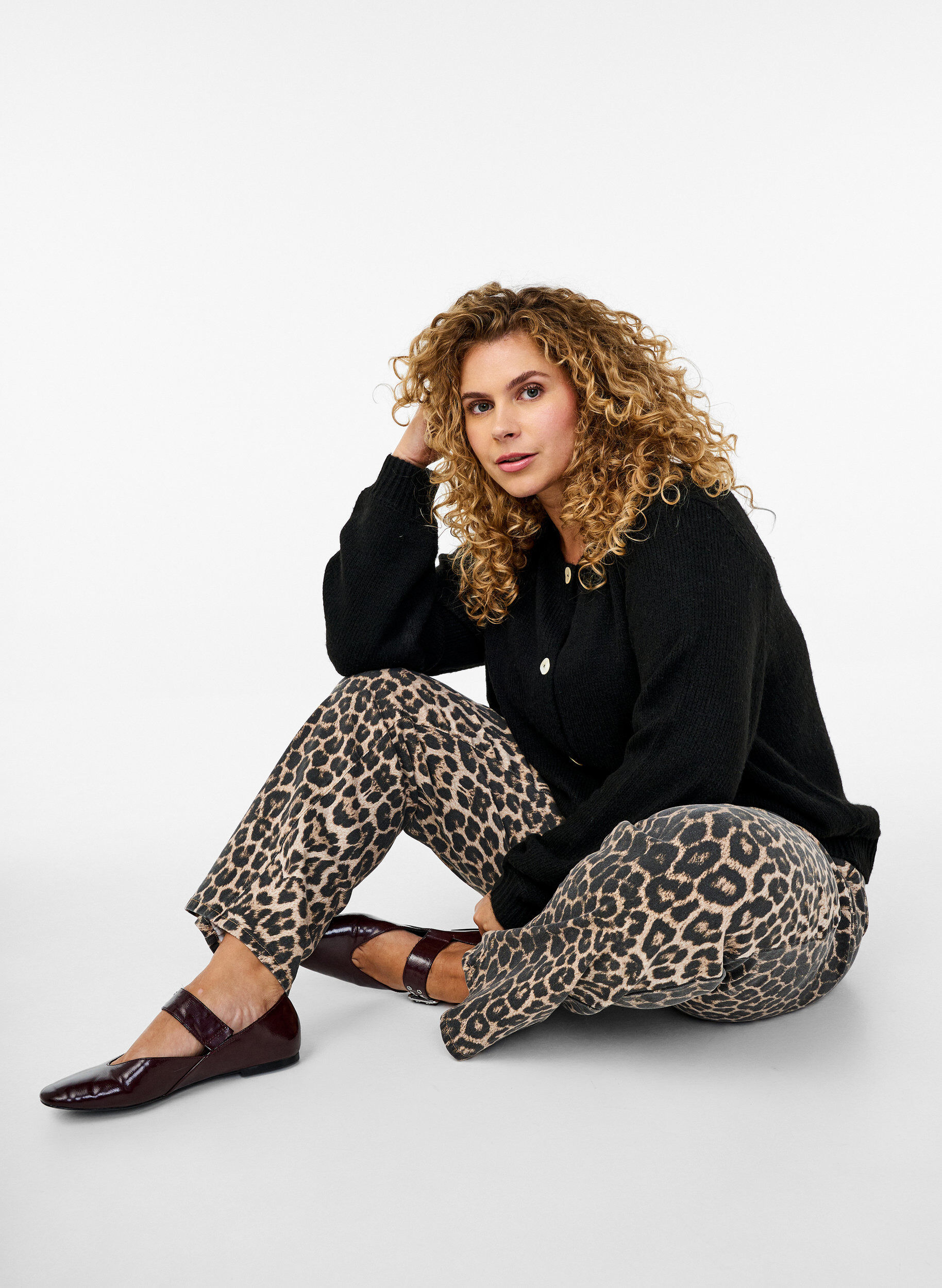 Zizzi Cardigan en maille comportant de la laine et des boutons, Black Solid, Image image number 0