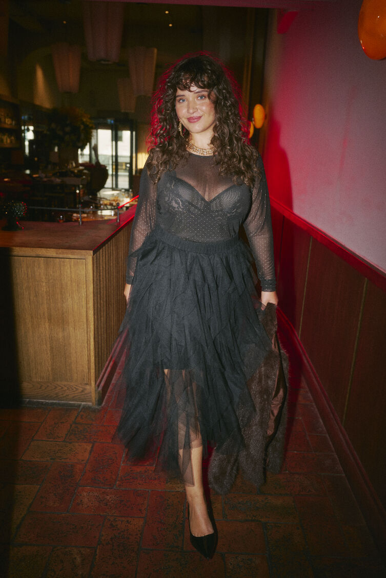 Glamour sombre avec du poids, , Model