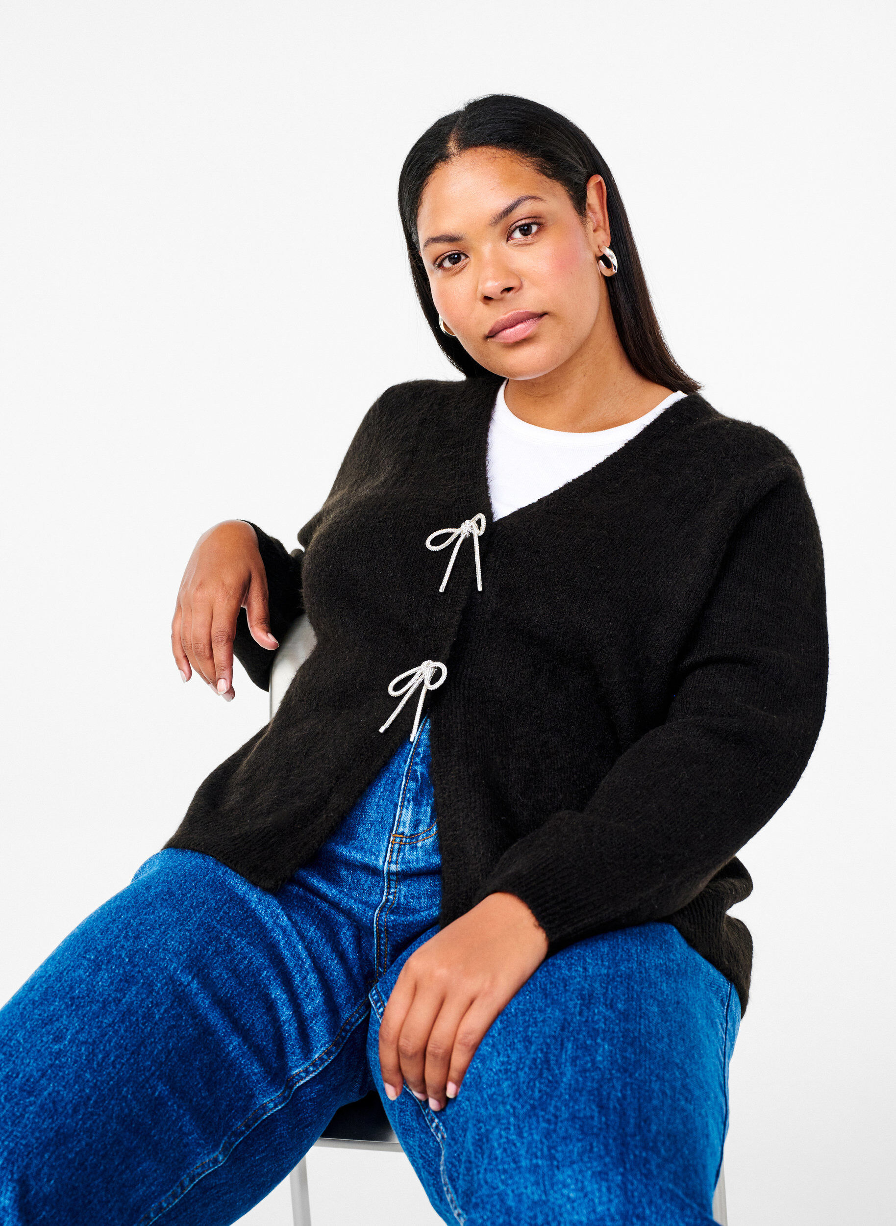 Zizzi Cardigan tricot&eacute; avec un n&oelig;ud en argent, Black, Model image number 2