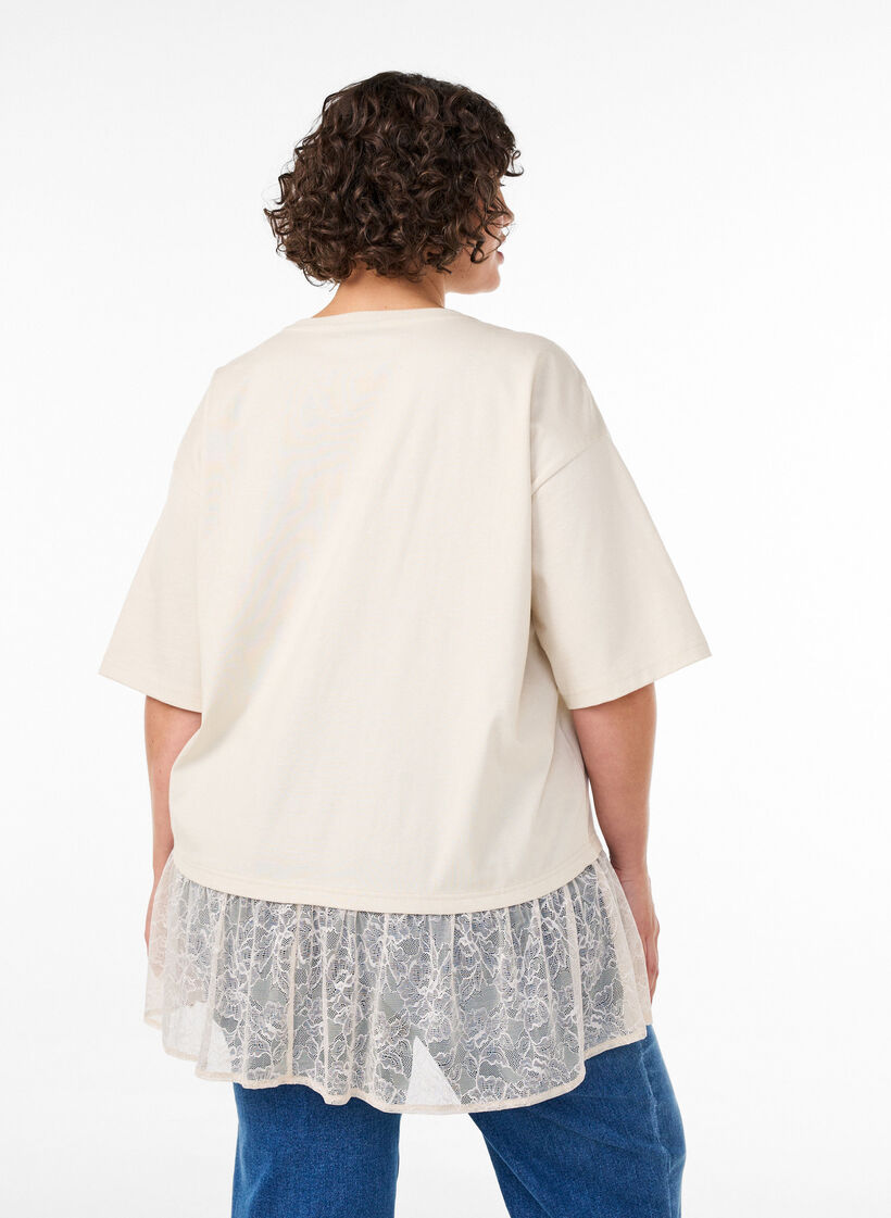 T-shirt ample avec large bordure en dentelle, Vanille, Model image number 2