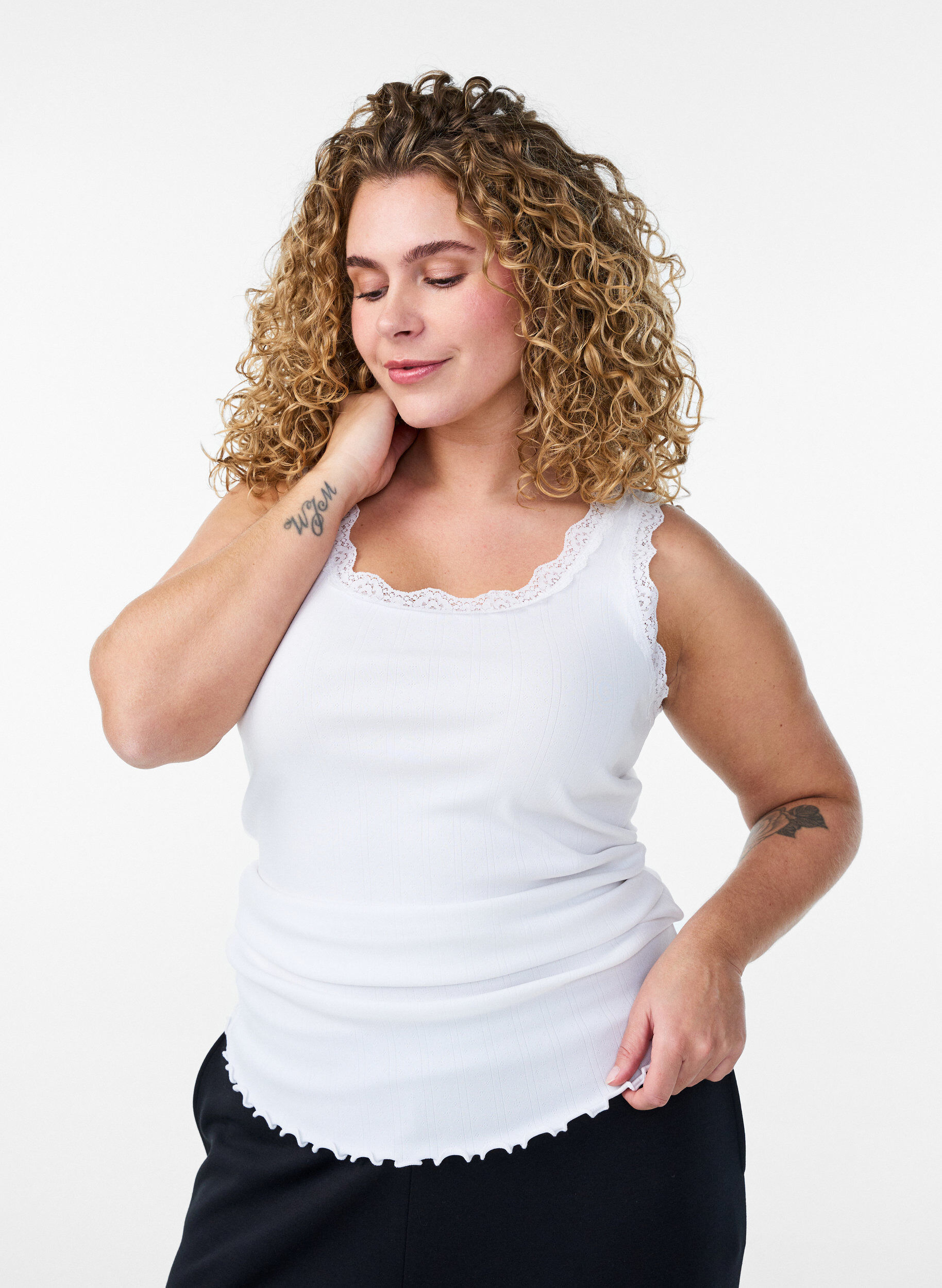 Zizzi D&eacute;bardeur avec bordure en dentelle et broderie &agrave; &oelig;illets, Blanc, Model image number 0