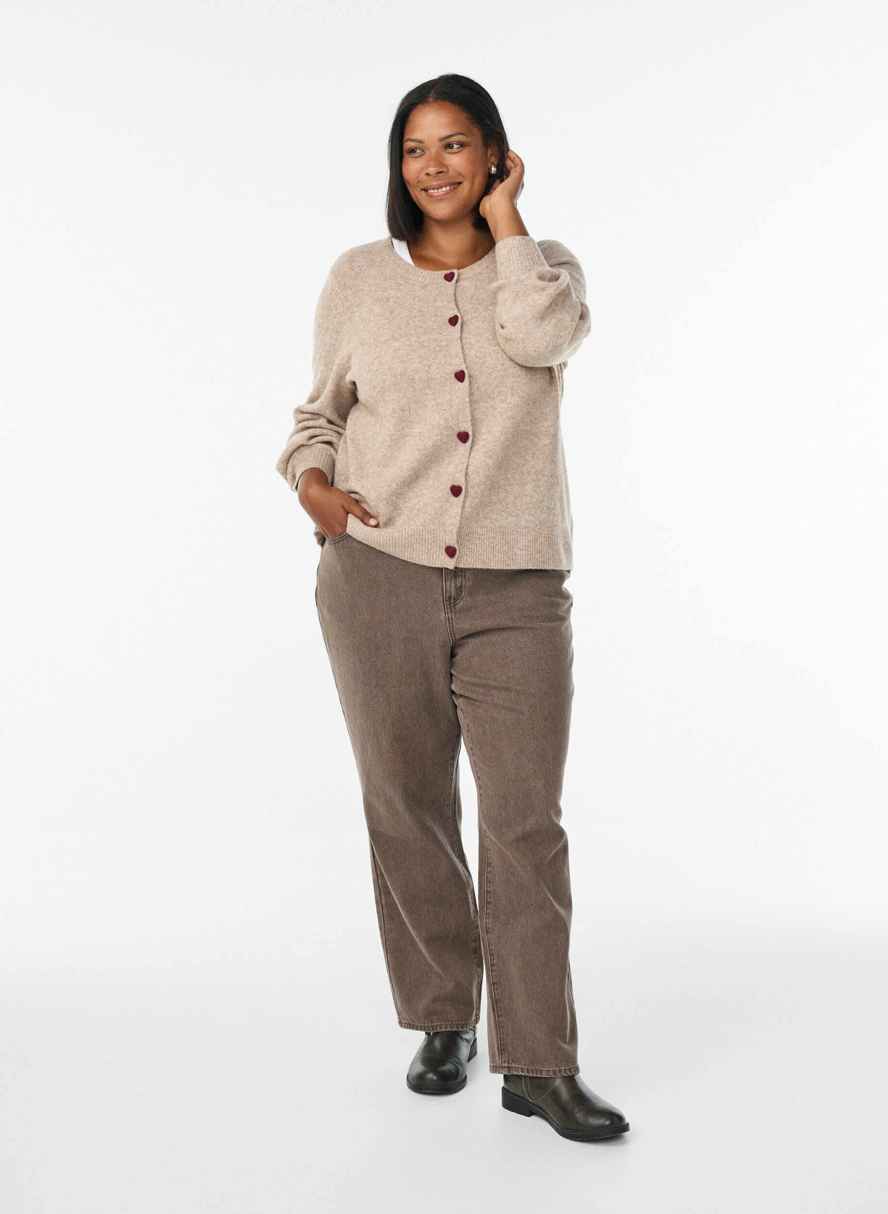 Zizzi Cardigan avec boutons en forme de c&oelig;ur, Beige, Model image number 1