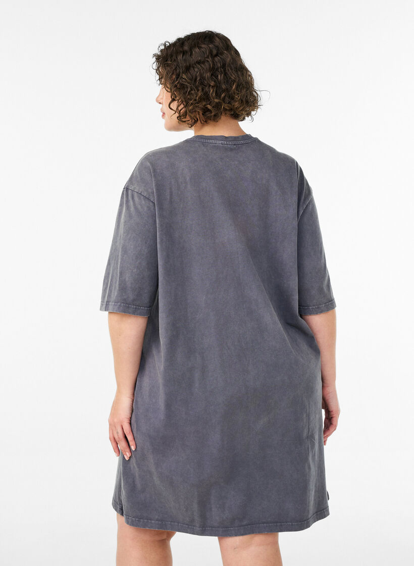 Robe T-shirt ample avec effet d&eacute;lav&eacute;, Gris, Model image number 2