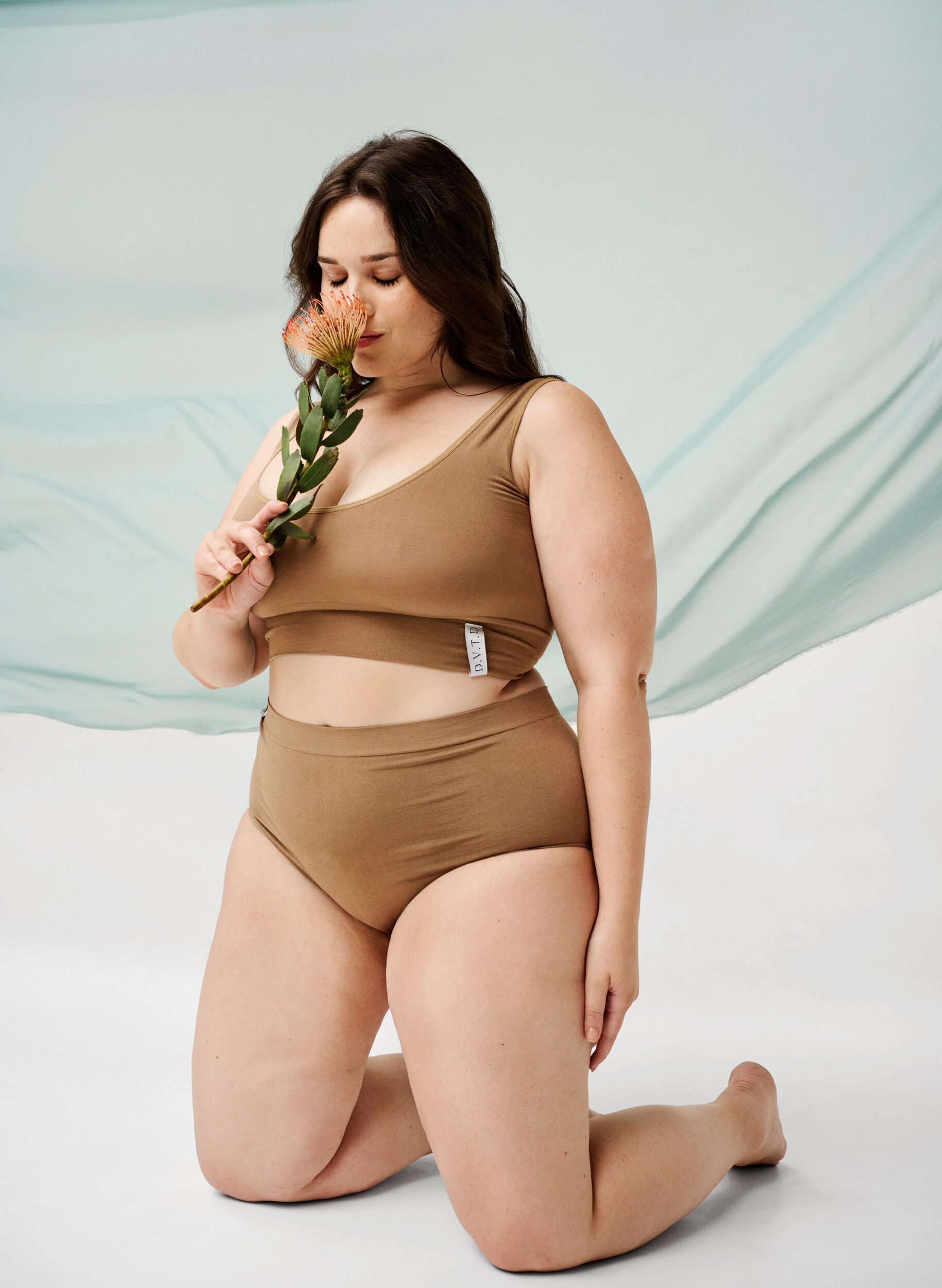 Zizzi Soutien-gorge sans coutures avec encolure ronde, Driftwood, Image image number 0