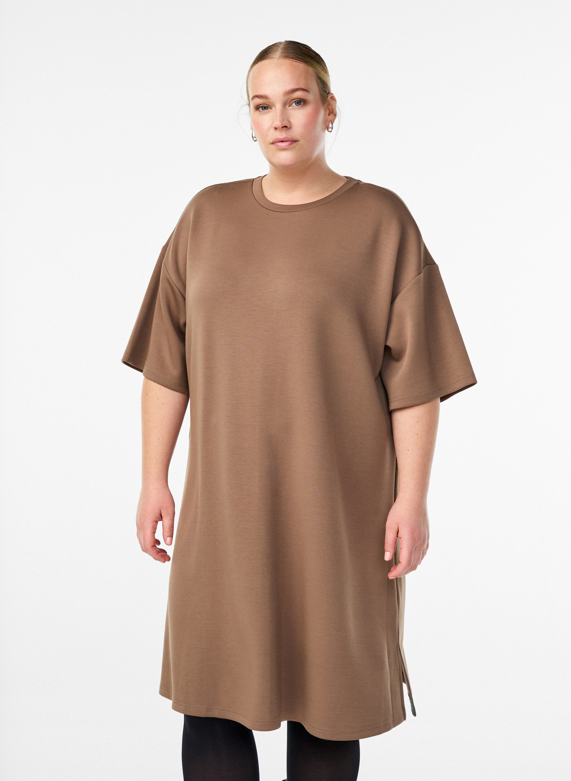 Robe t-shirt en jersey avec fentes lat&eacute;rales, Marron, Model