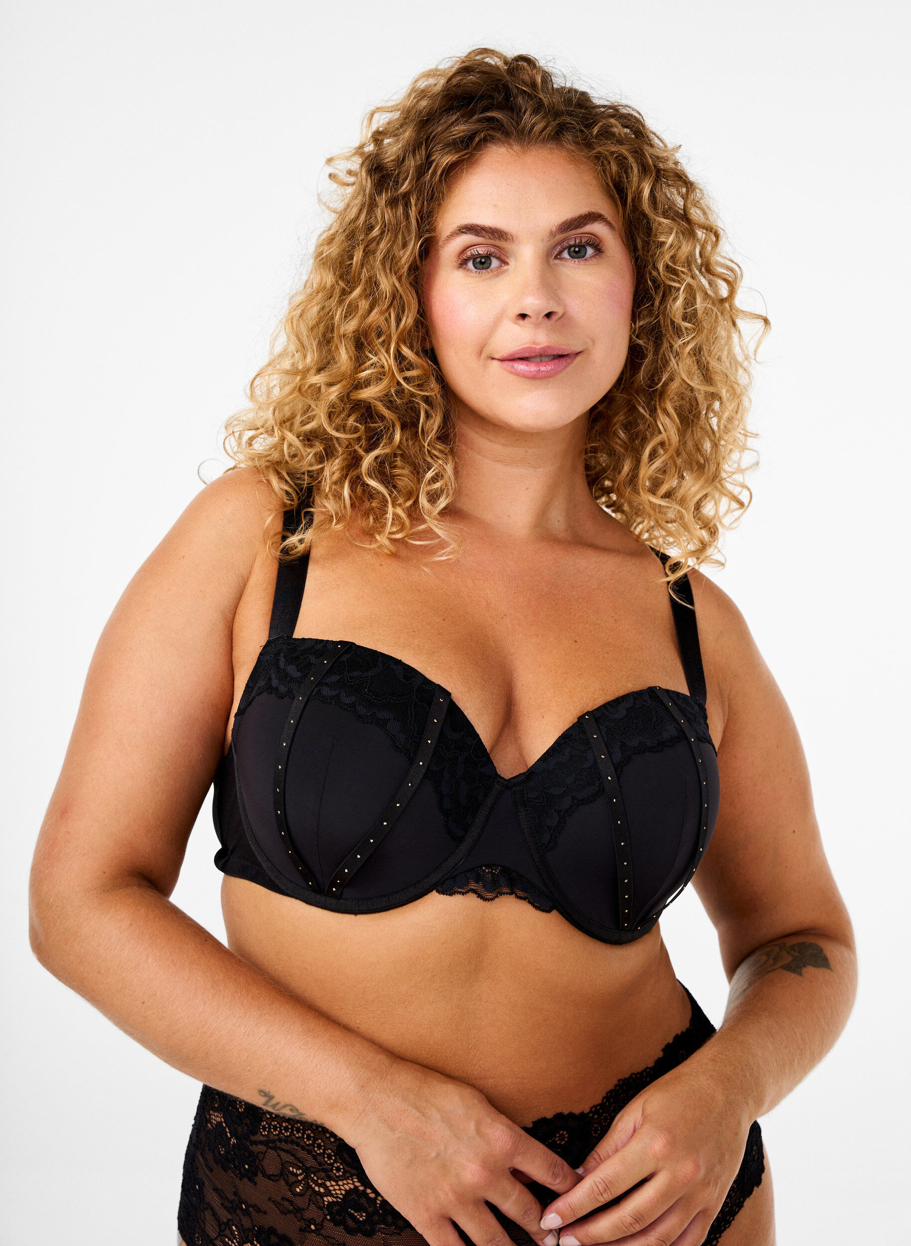 Zizzi Soutien-gorge moul&eacute; avec des d&eacute;tails de strass, Black, Model image number 0