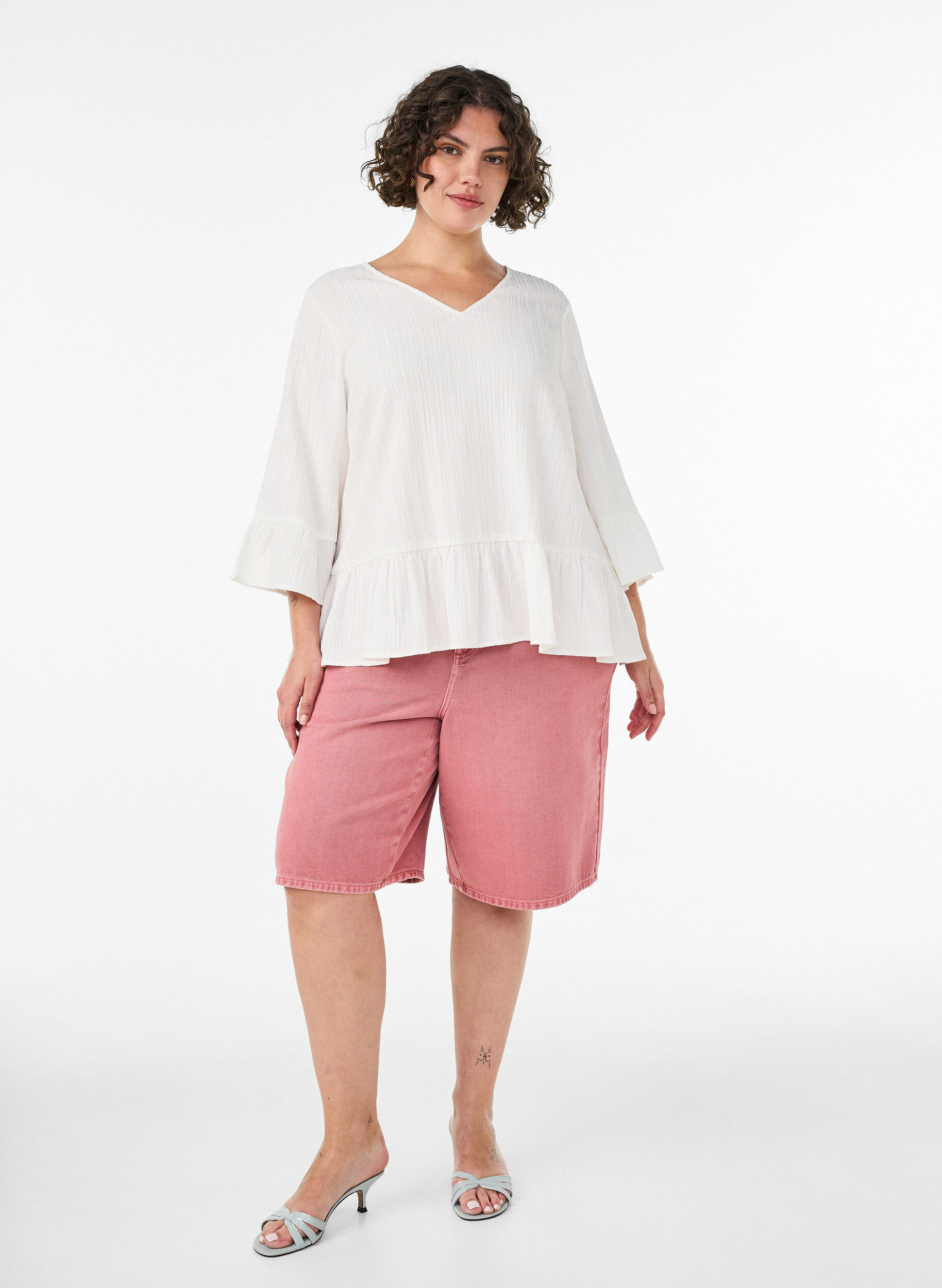 ZizziBlouse textur&eacute;e avec col V et volants, Vanille, Model image number 1
