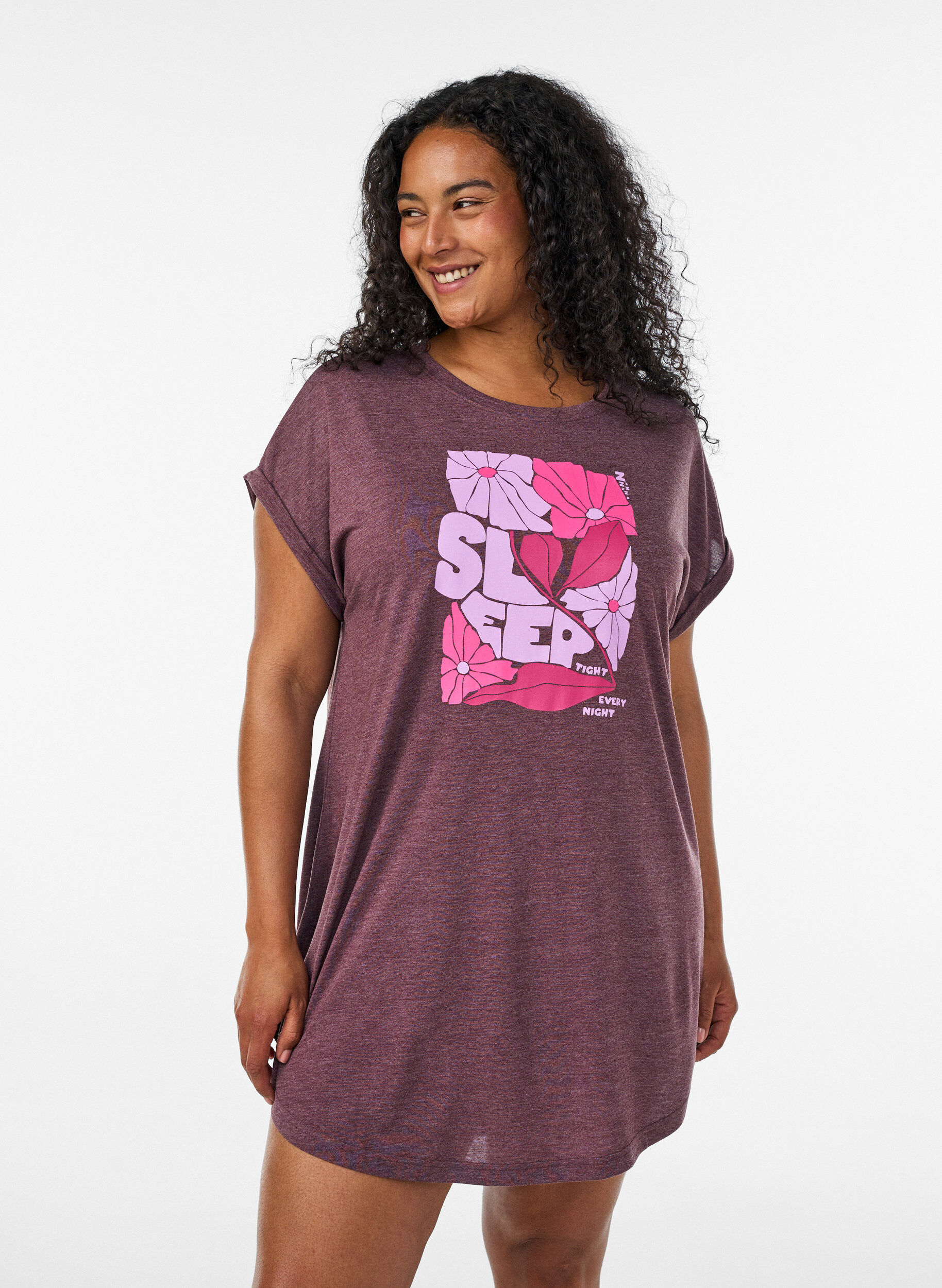 Chemise de nuit &agrave; manches courtes avec imprim&eacute; de texte, Bordeaux fonc&eacute;, Model