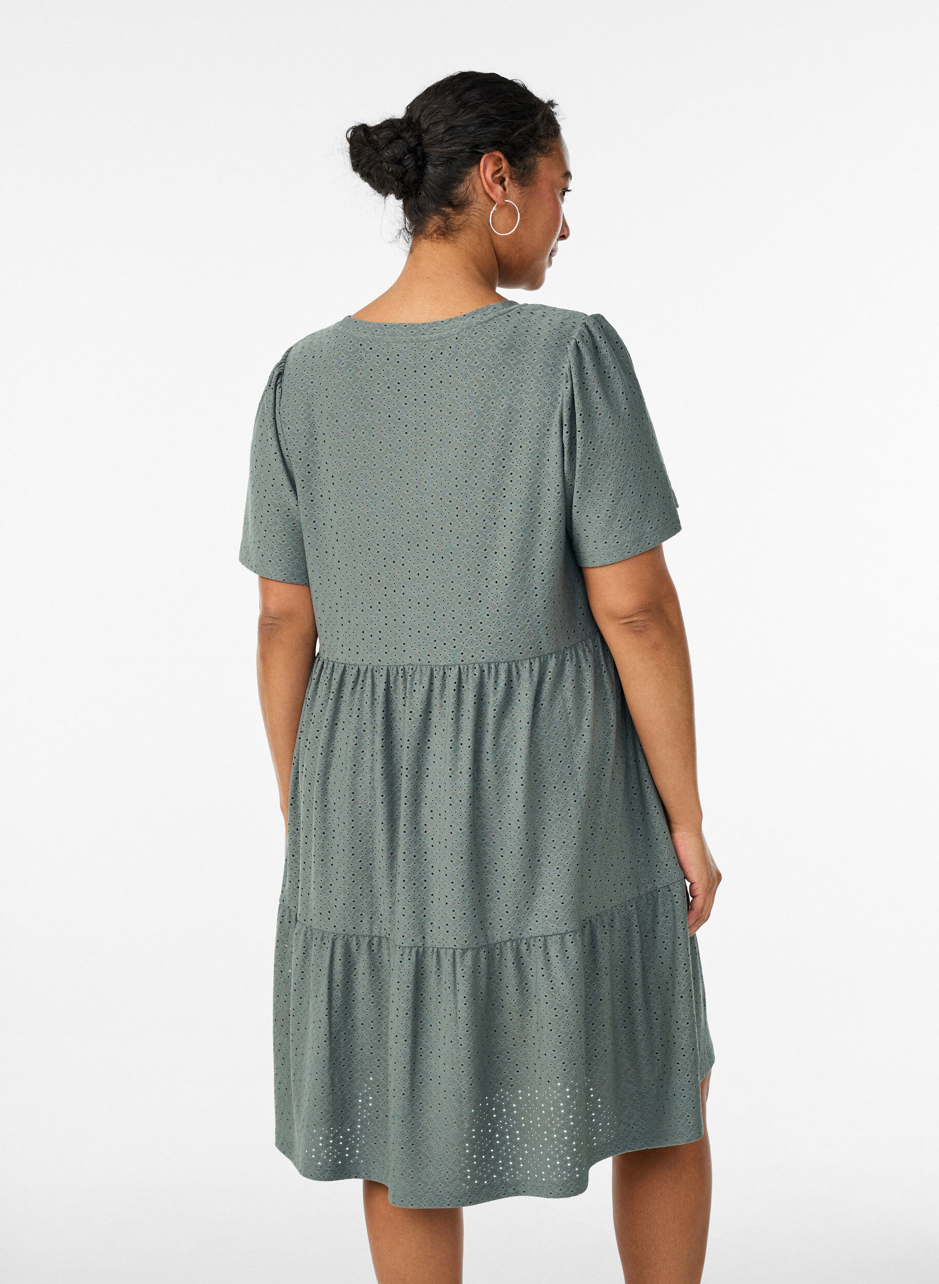 ZizziRobe courte avec motif en dentelle et jupe &agrave; volants, Vert fonc&eacute;, Model image number 2