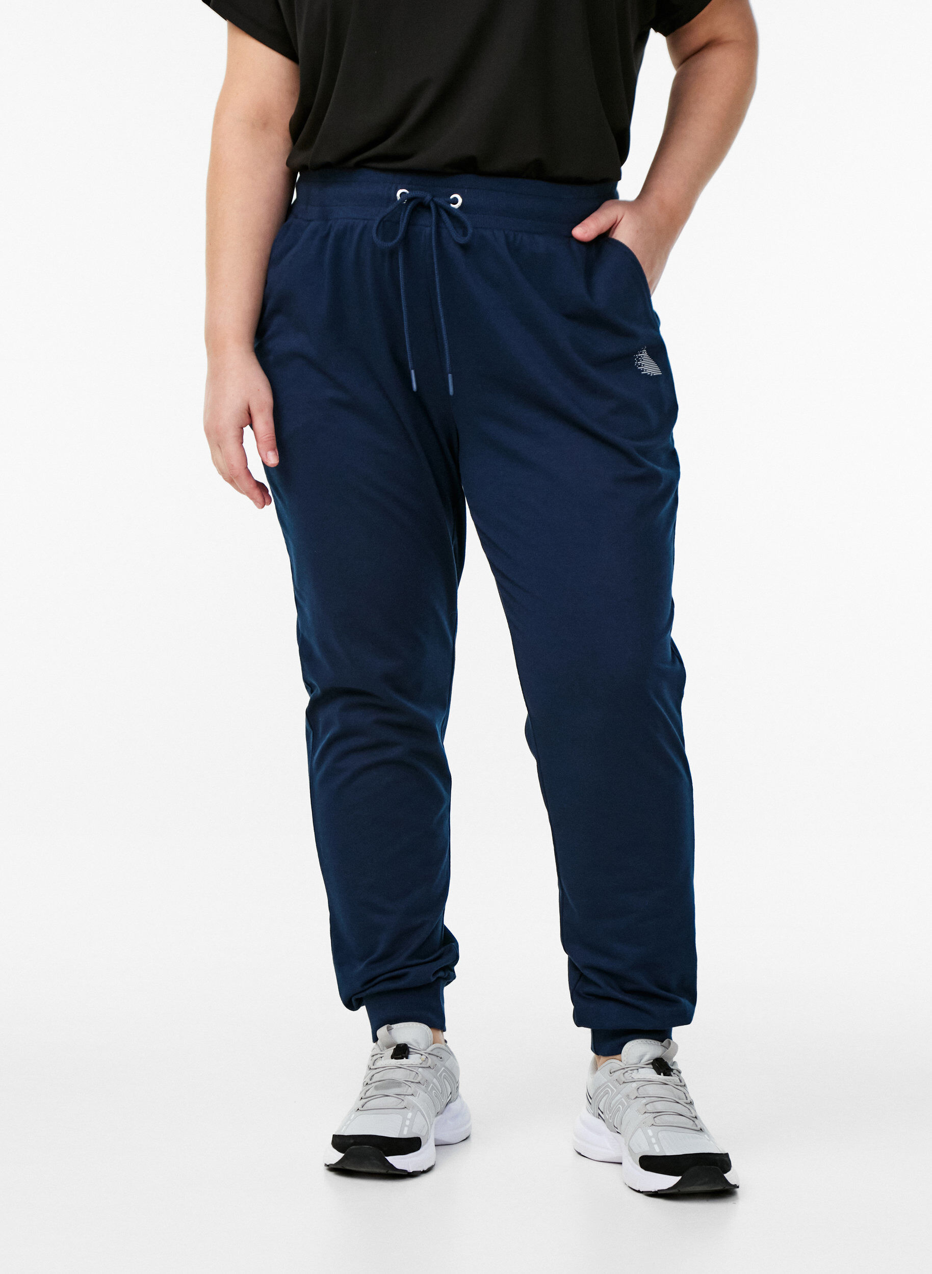 ZizziPantalon de surv&ecirc;tement ample avec poches, Bleu, Model image number 2