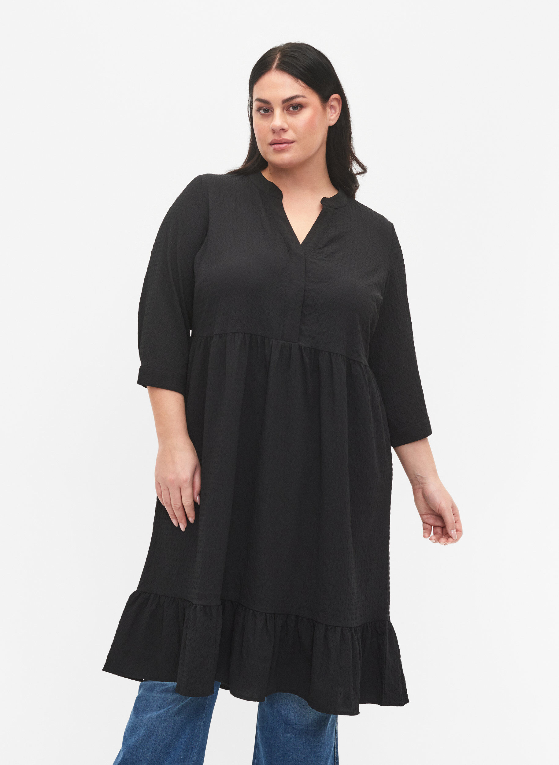 Zizzi Robe midi de couleur unie &agrave; manches 3/4, Black, Model image number 0