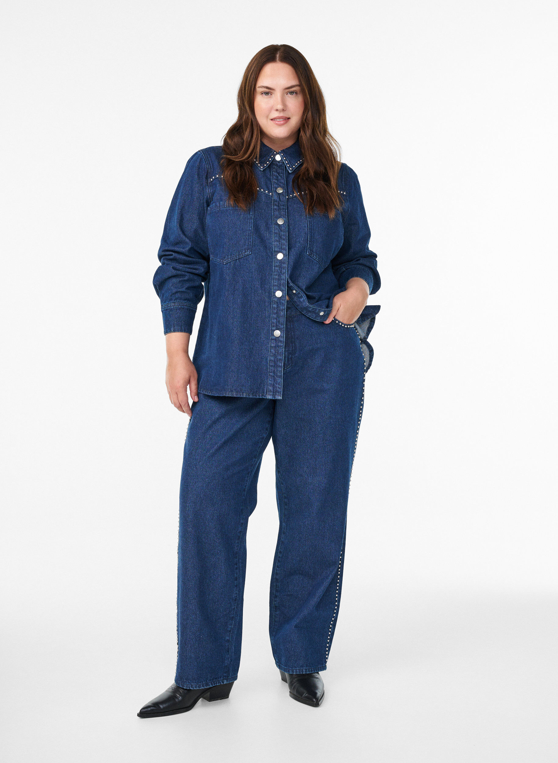 Jeans &agrave; jambes larges avec rivets et taille haute, Bleu, Model